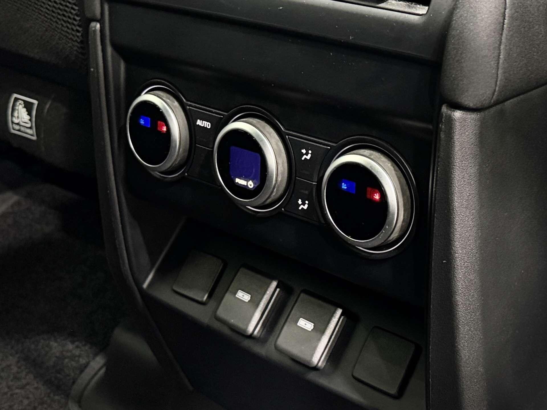 Land Rover Defender view 37