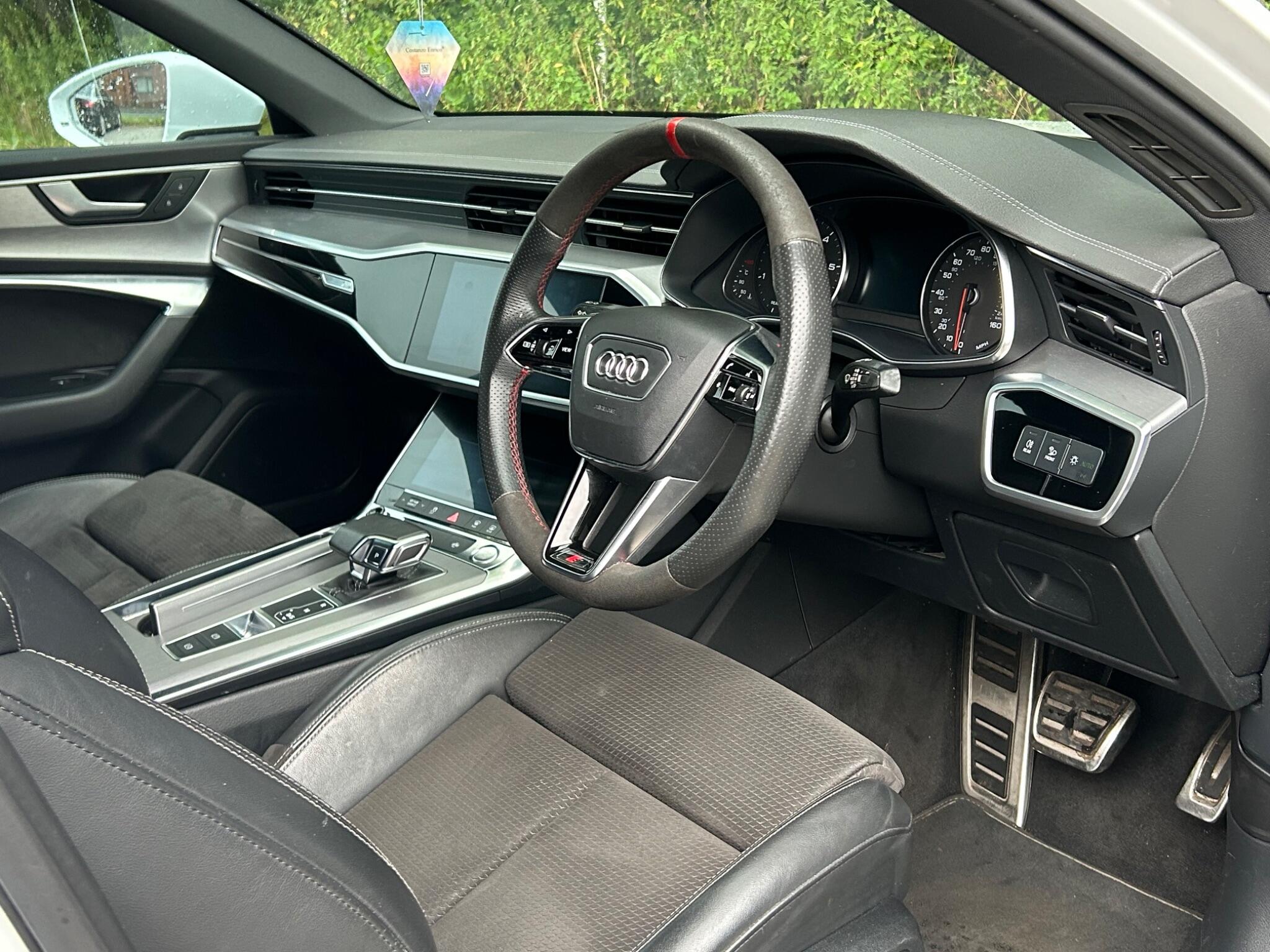 Audi A6 view 13