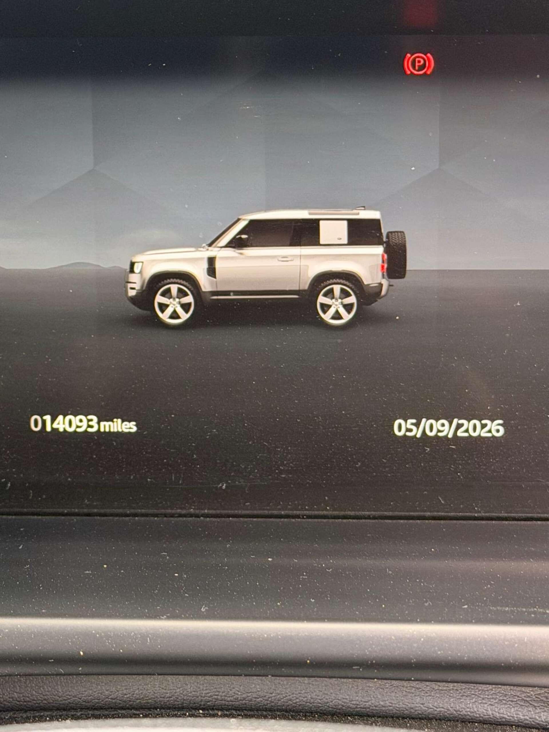 Land Rover Defender 90 view 10