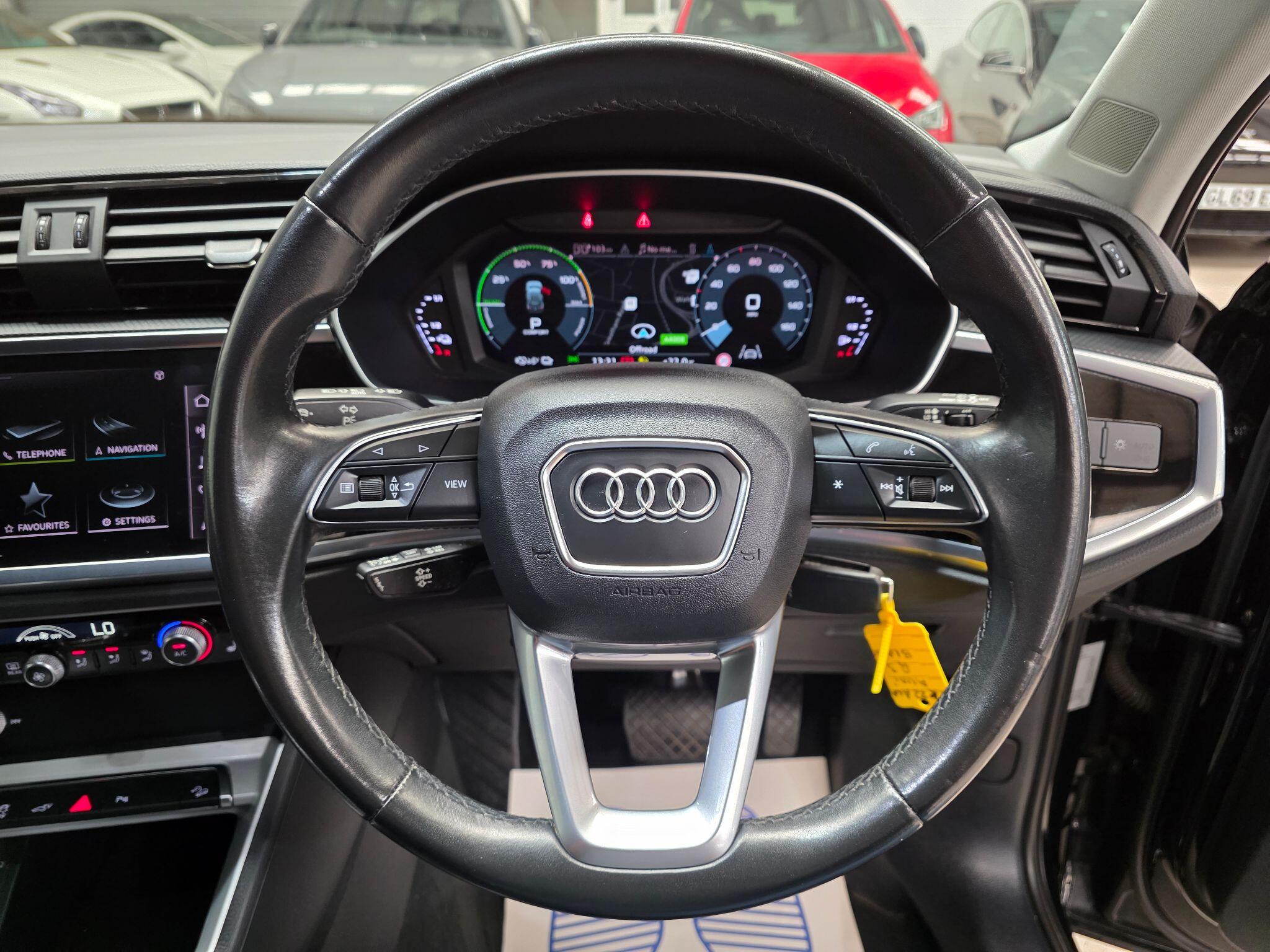 Audi Q3 view 19