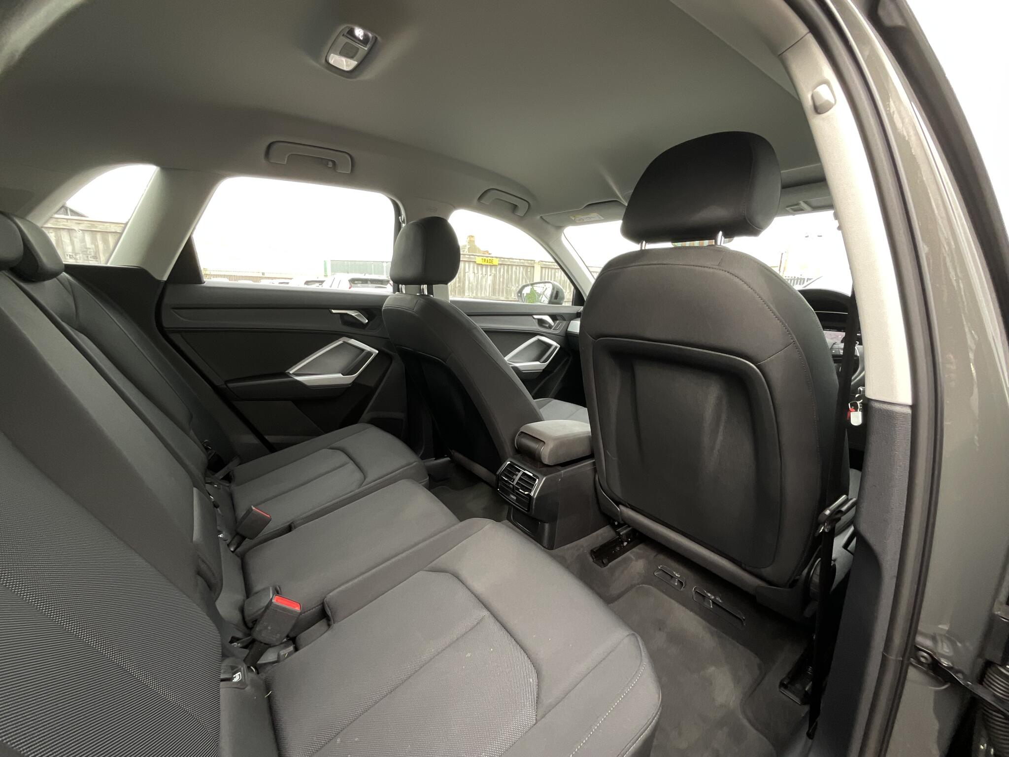 Audi Q3 view 10