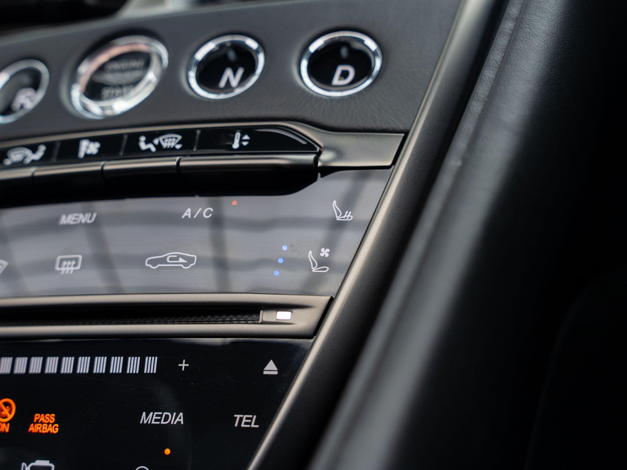 Aston Martin DB11 view 16