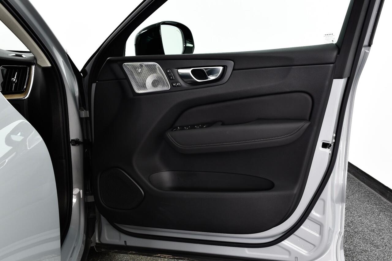 Volvo XC60 view 24