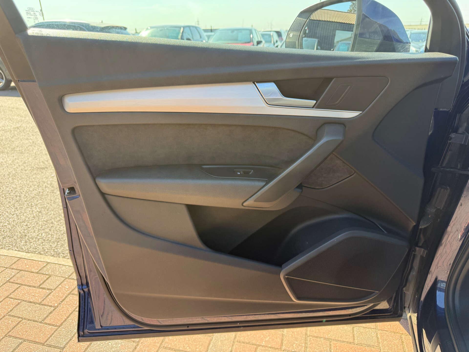 Audi Q5 view 88