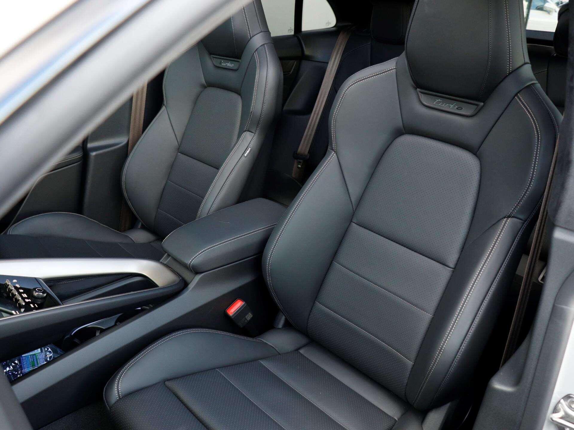Porsche Macan view 24