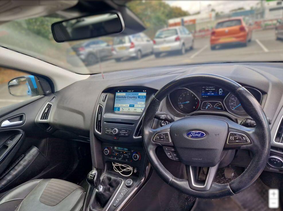 Ford Focus view 8