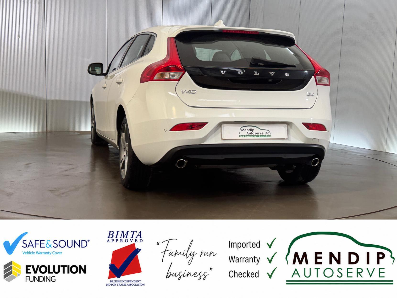 Volvo V40 view 15
