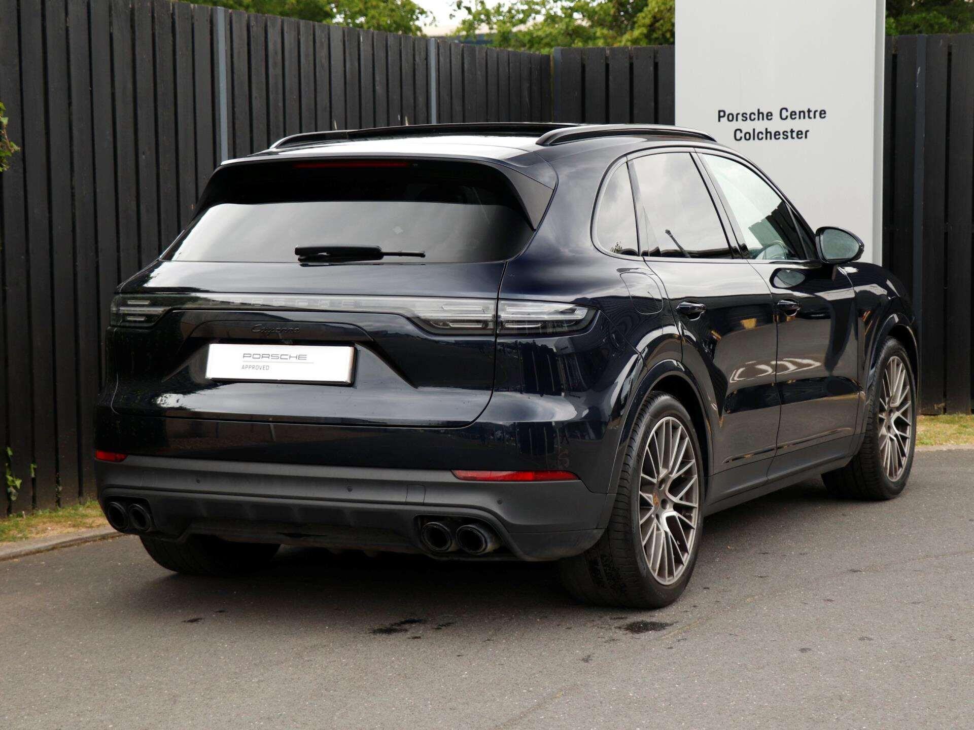 Porsche Cayenne view 38