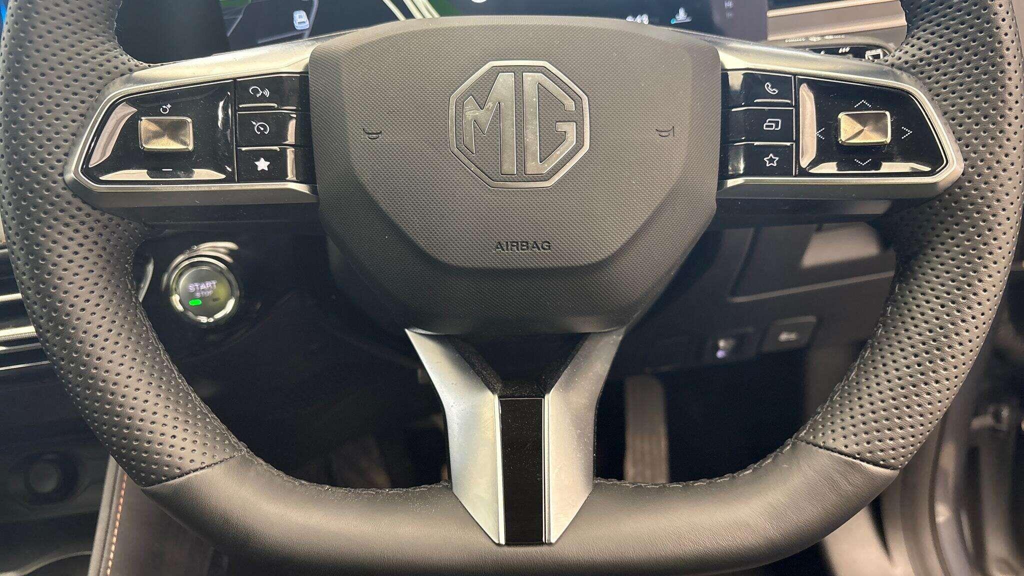 MG HS