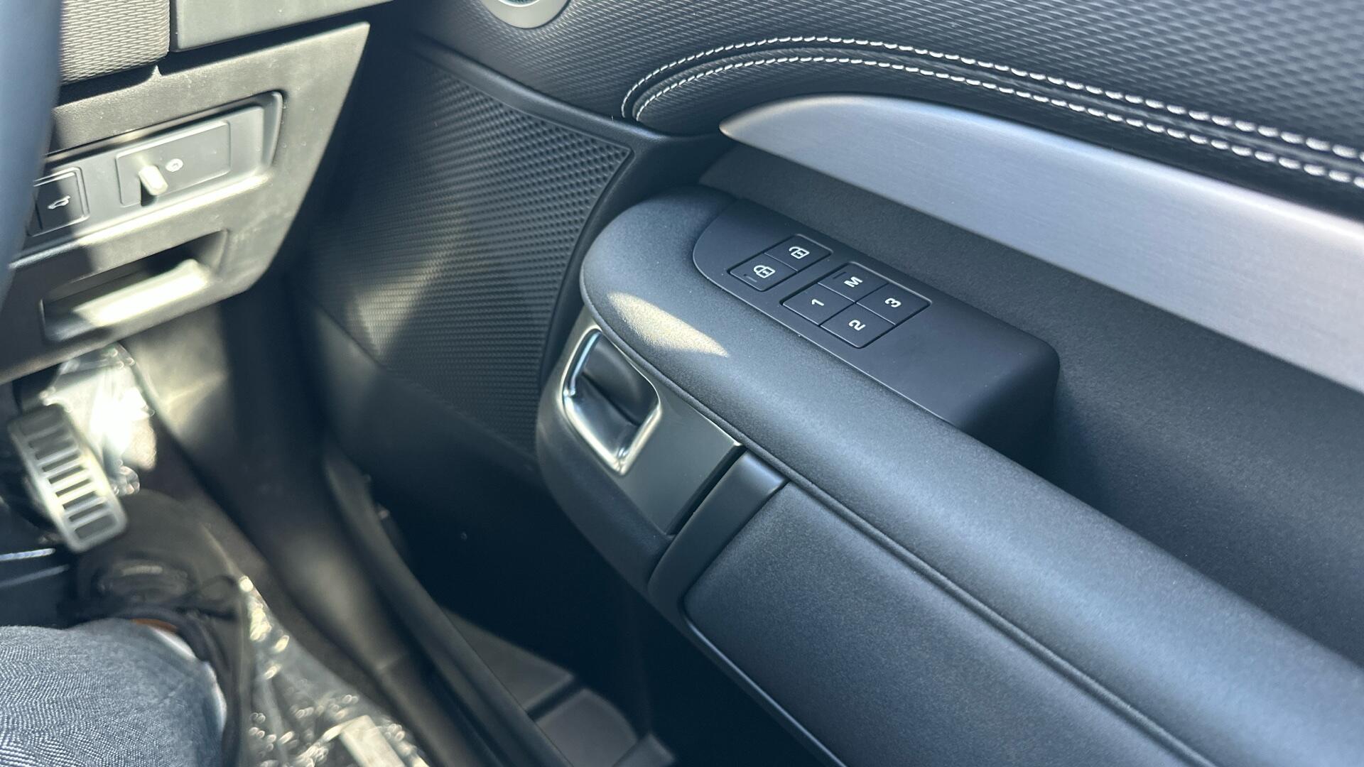 Land Rover Discovery view 48