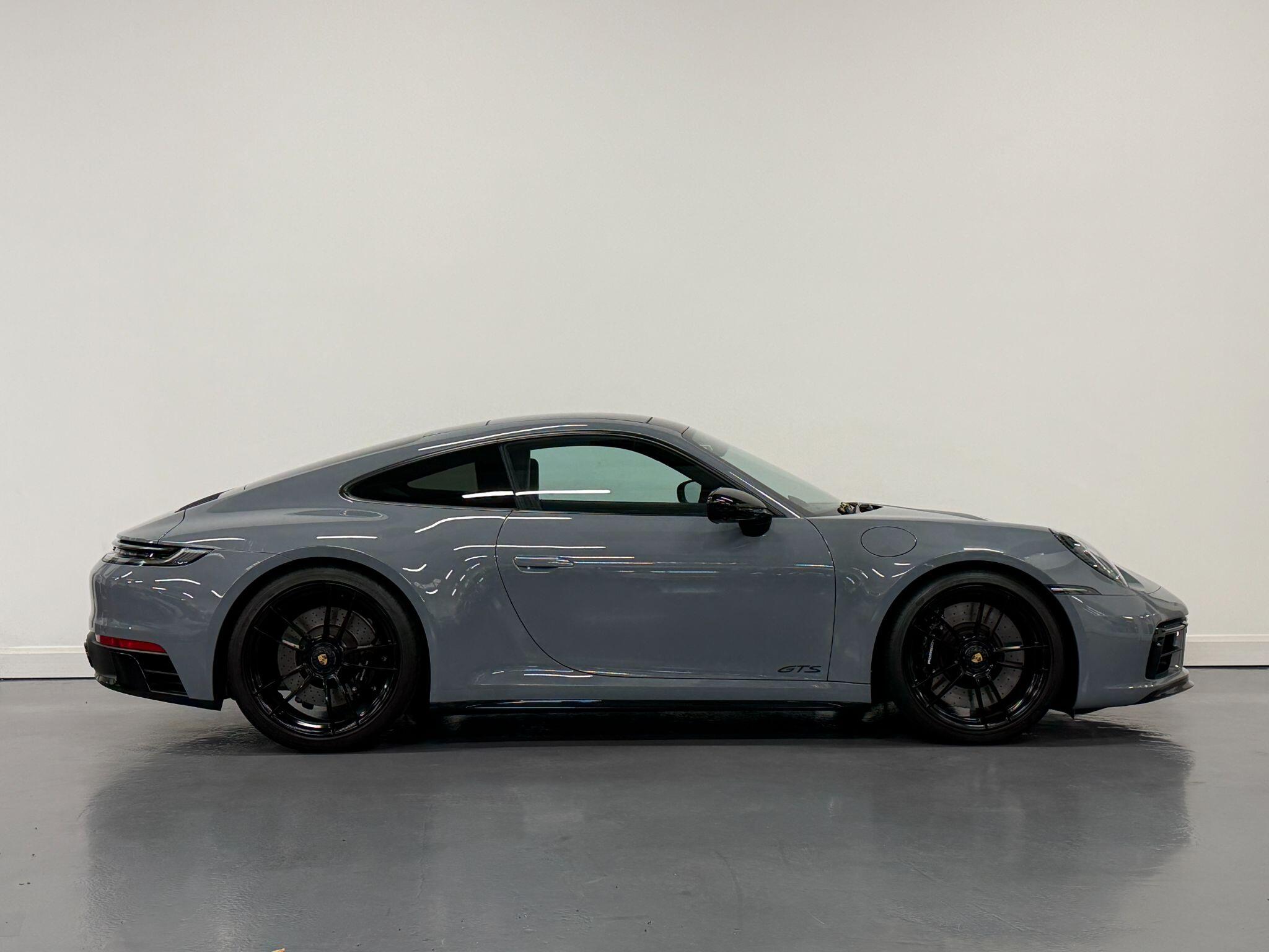 Porsche 911 view 12