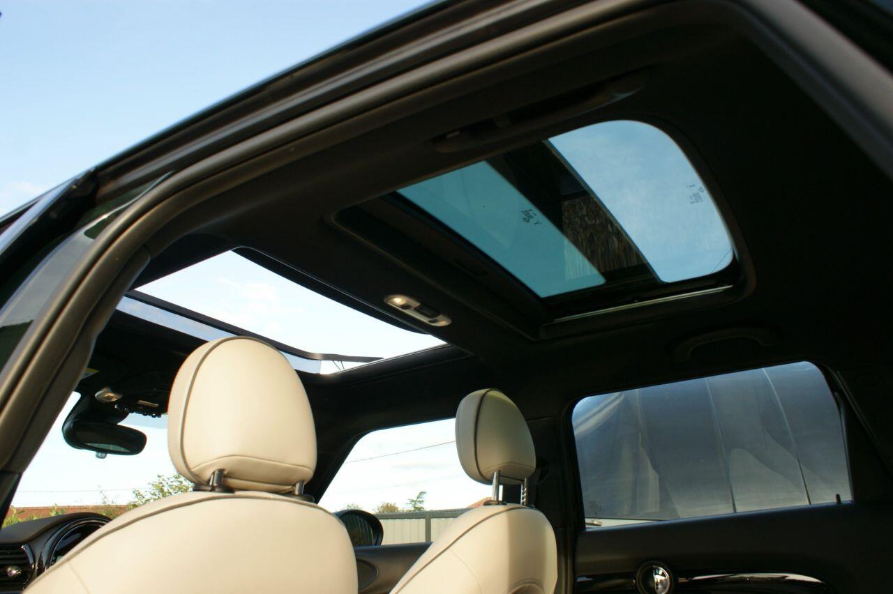 Mini Clubman view 35