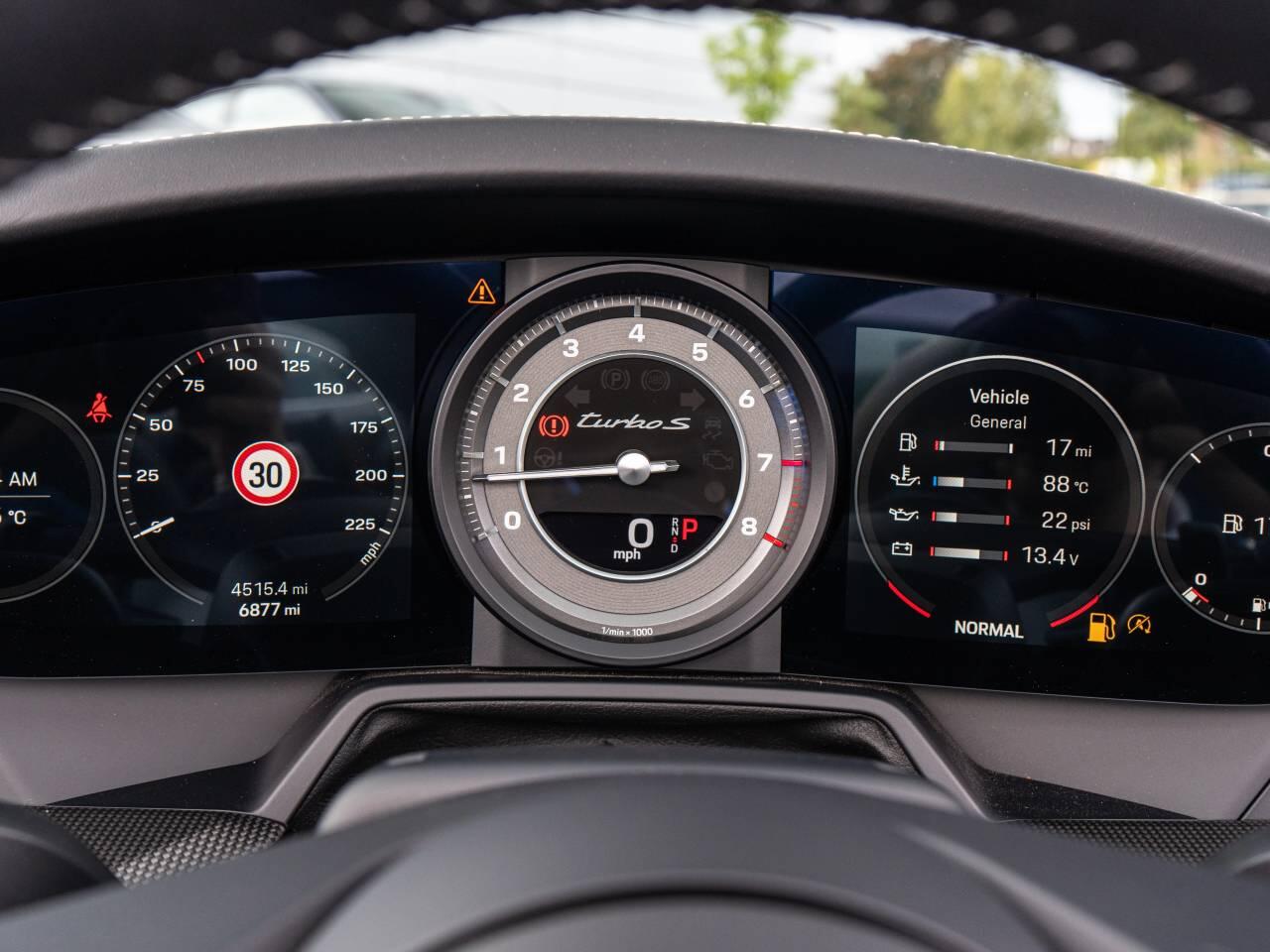 Porsche 911 view 25