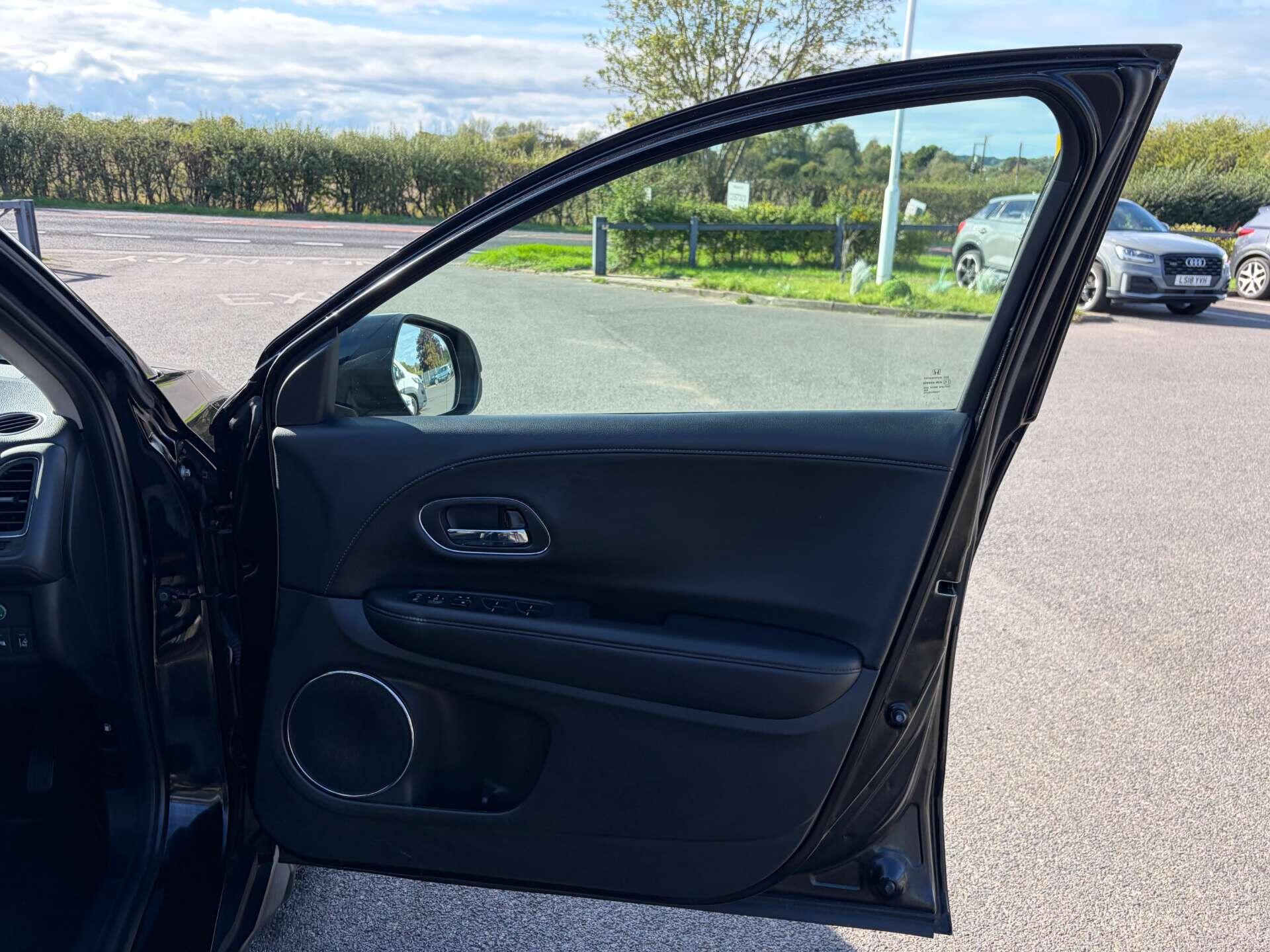 Honda HR-V view 34
