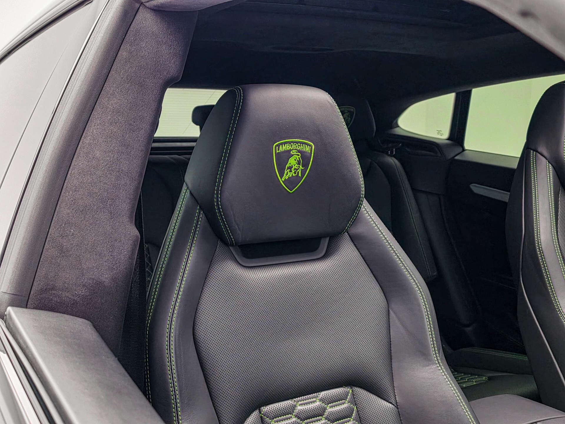 Lamborghini Urus view 35