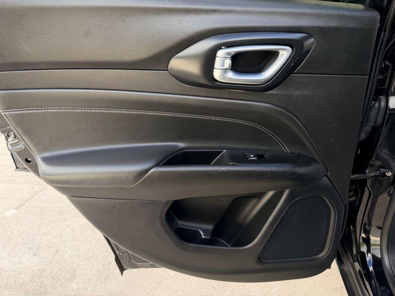 Jeep Compass view 17