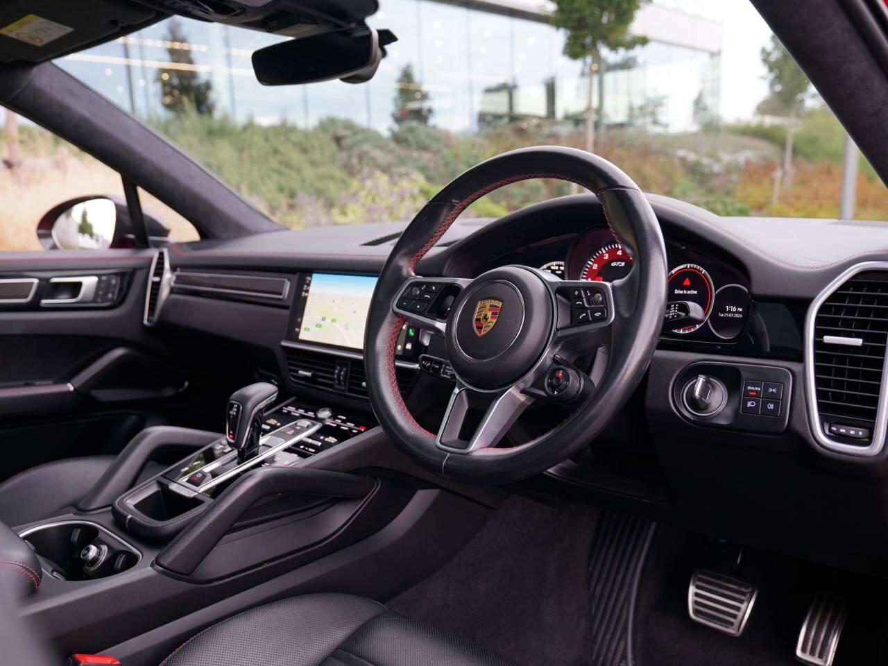 Porsche Cayenne view 8