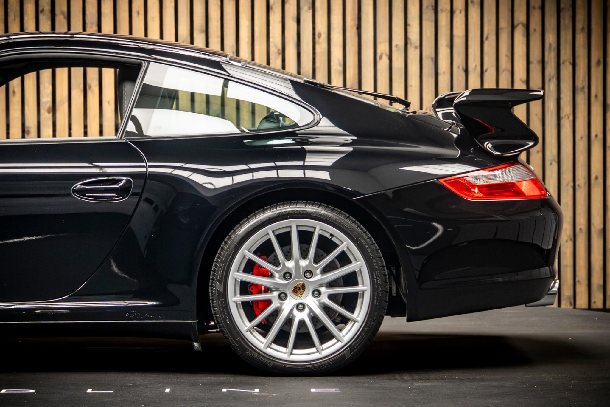 Porsche 911 view 18