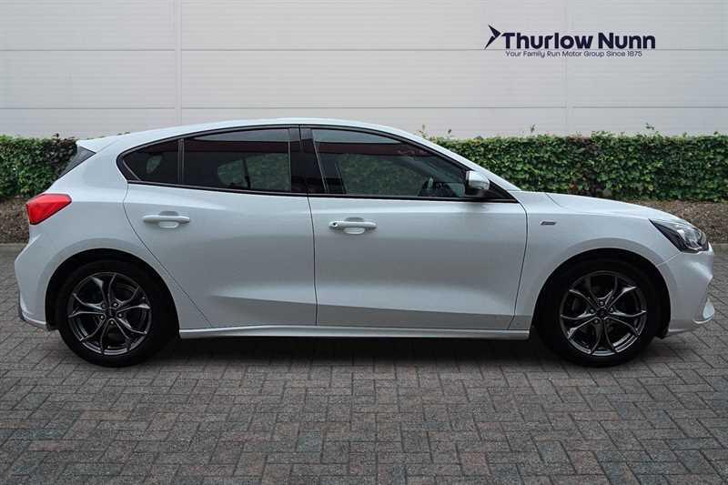 Ford Focus view 2
