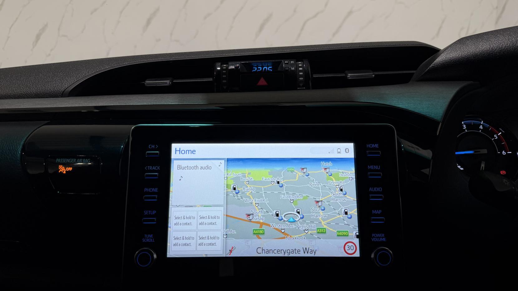Toyota Hilux view 22