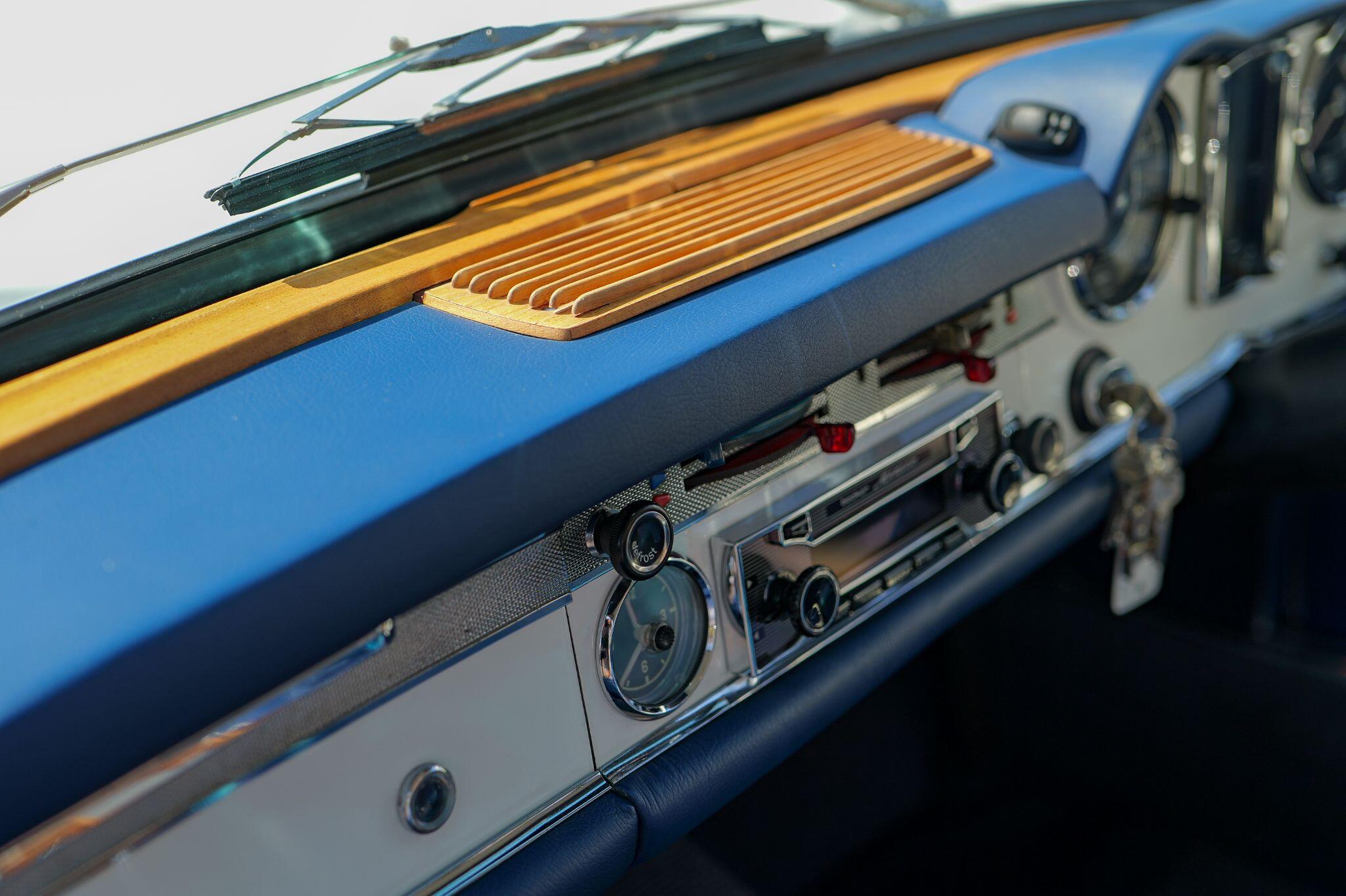 Mercedes-Benz 230 SL view 15