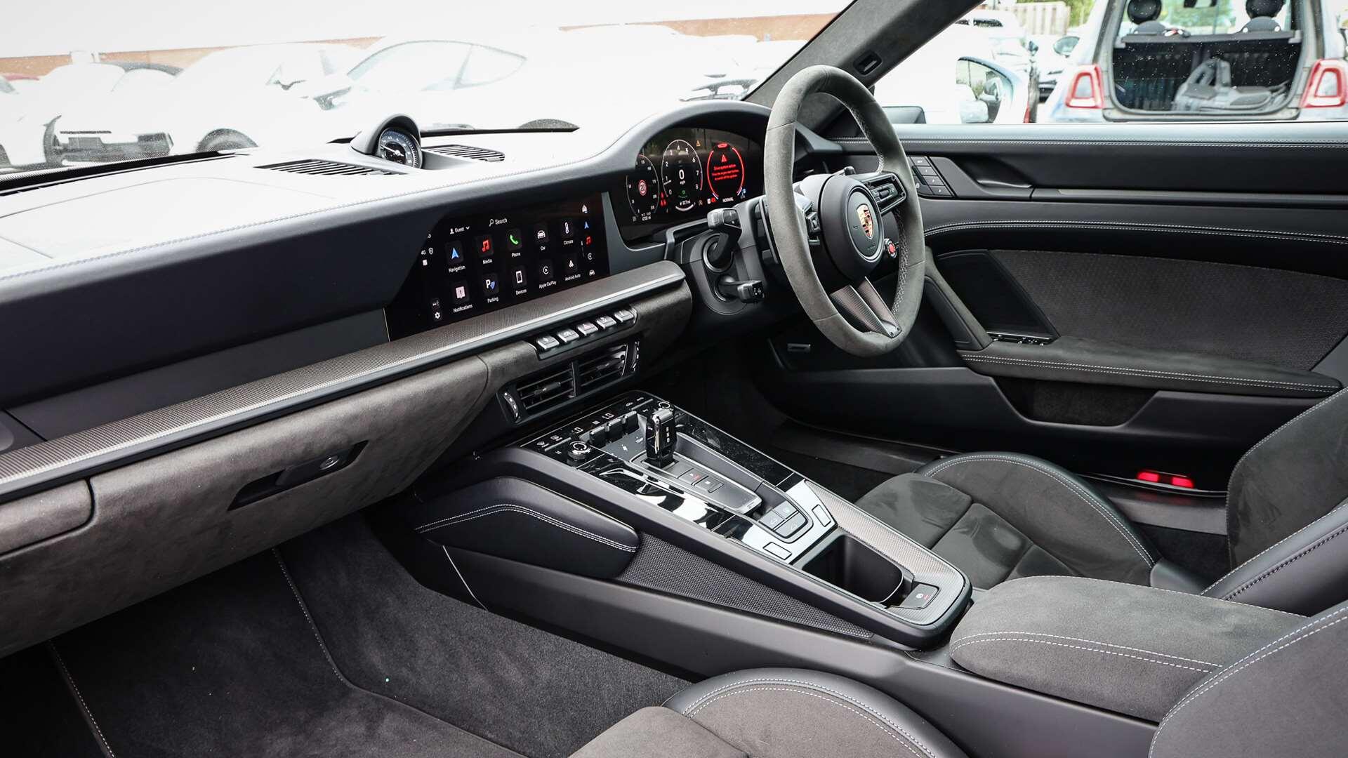 Porsche 911 view 5