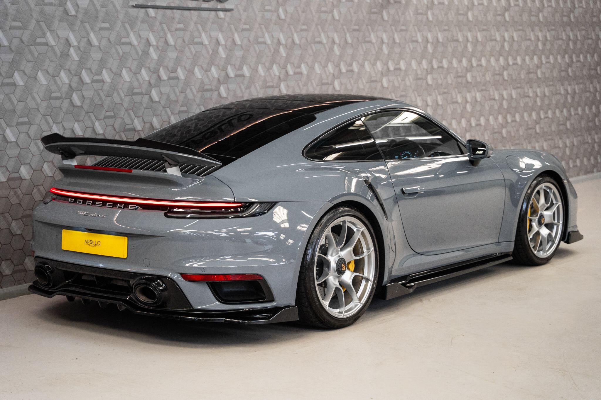 Porsche 911 view 67