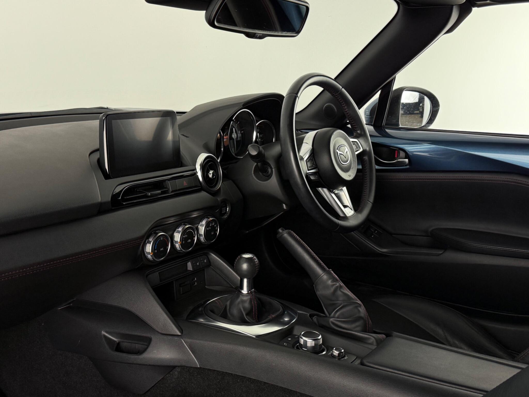 Mazda MX-5 view 4