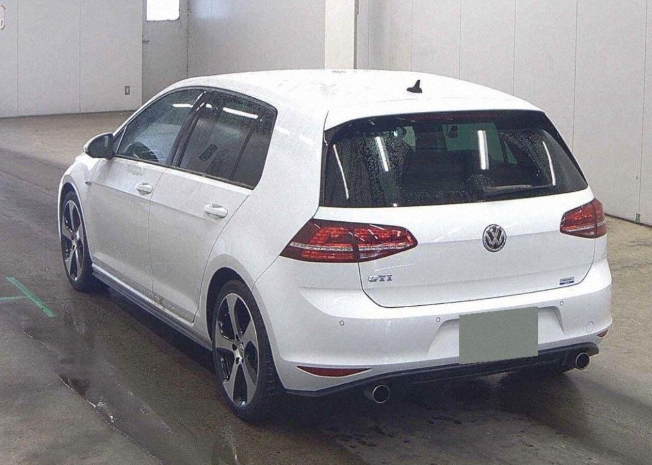 Volkswagen Golf view 2