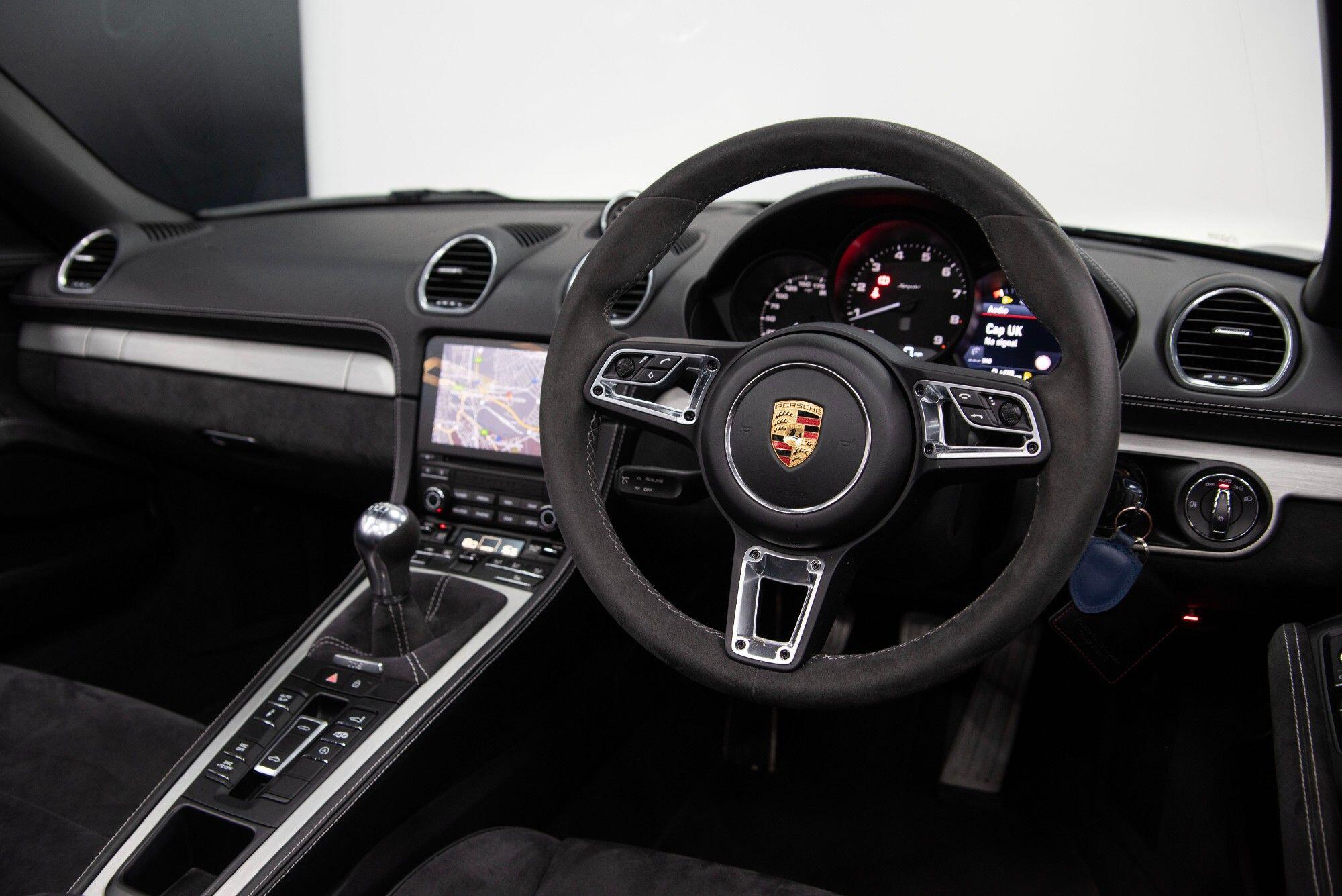 Porsche 718 Spyder view 3