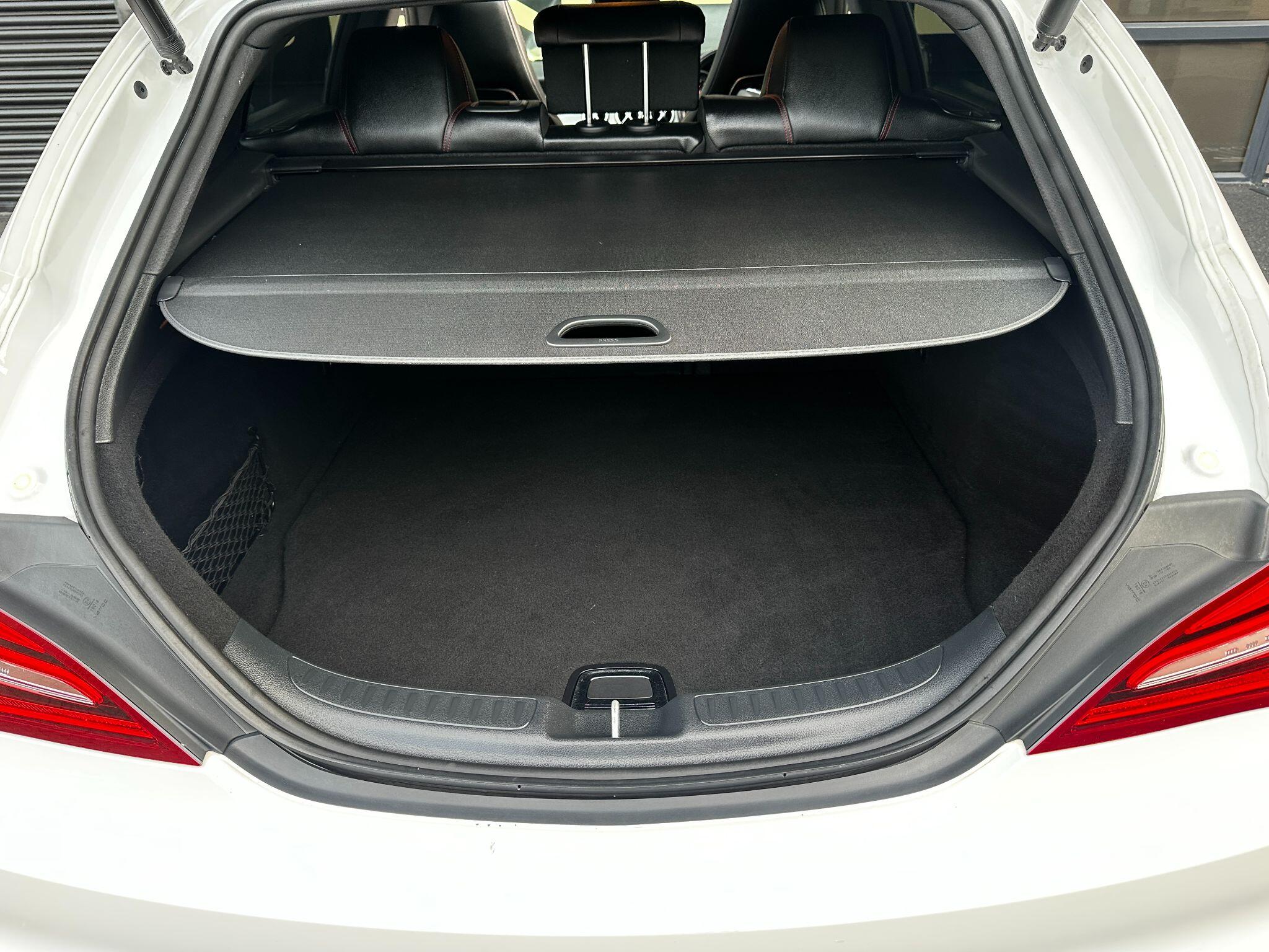 Mercedes-Benz Cla view 33