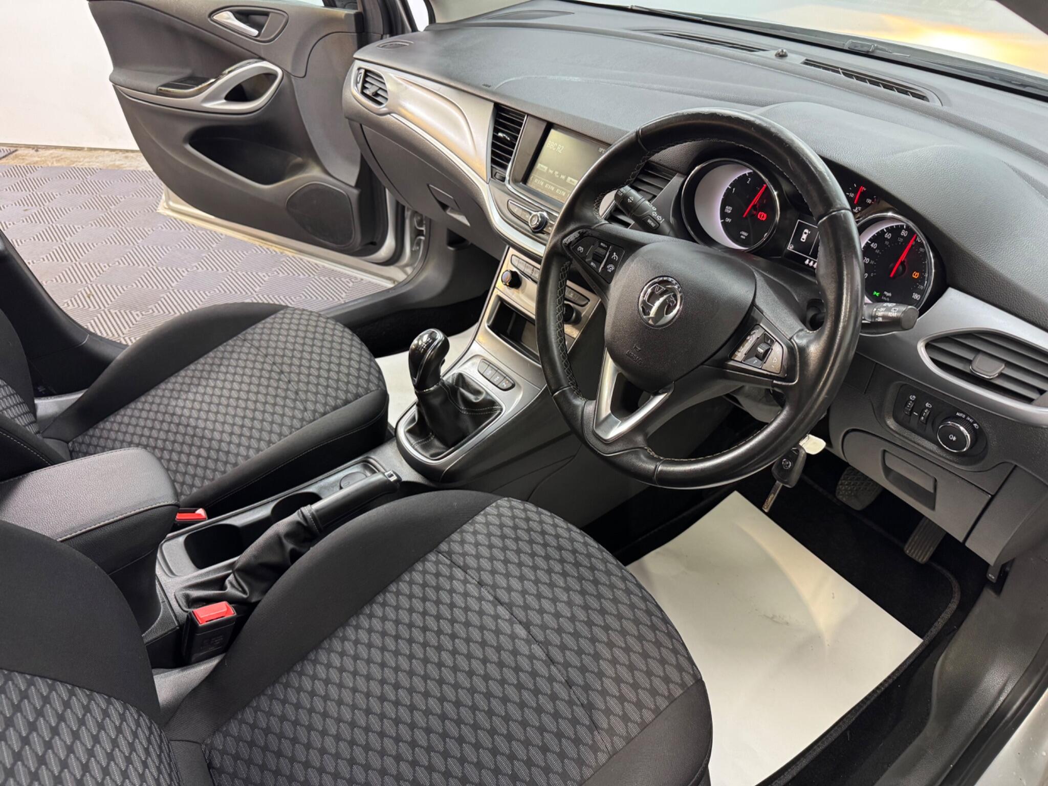 Vauxhall Astra view 8