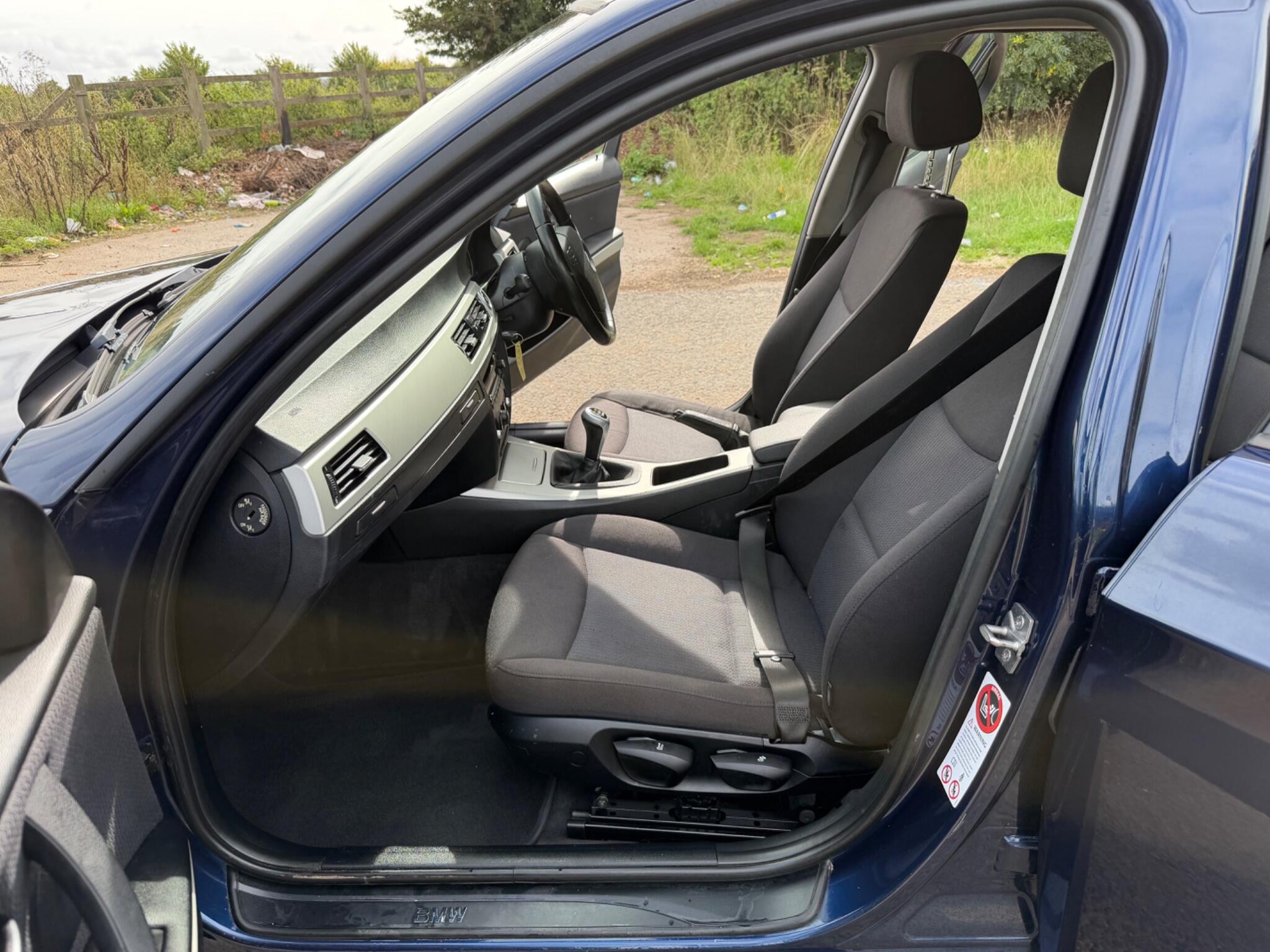 BMW 3 Series view 10