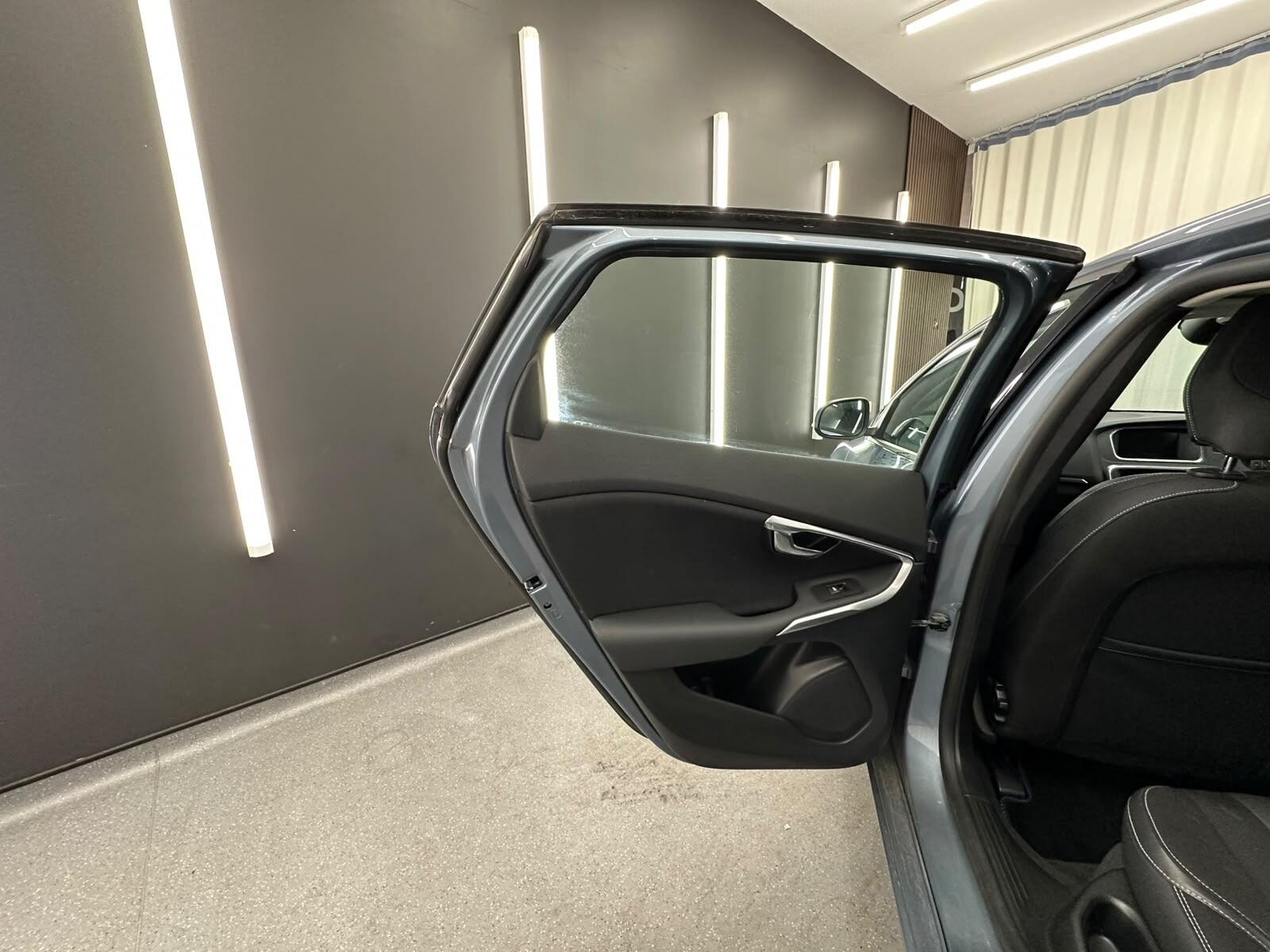 Volvo V40 view 16