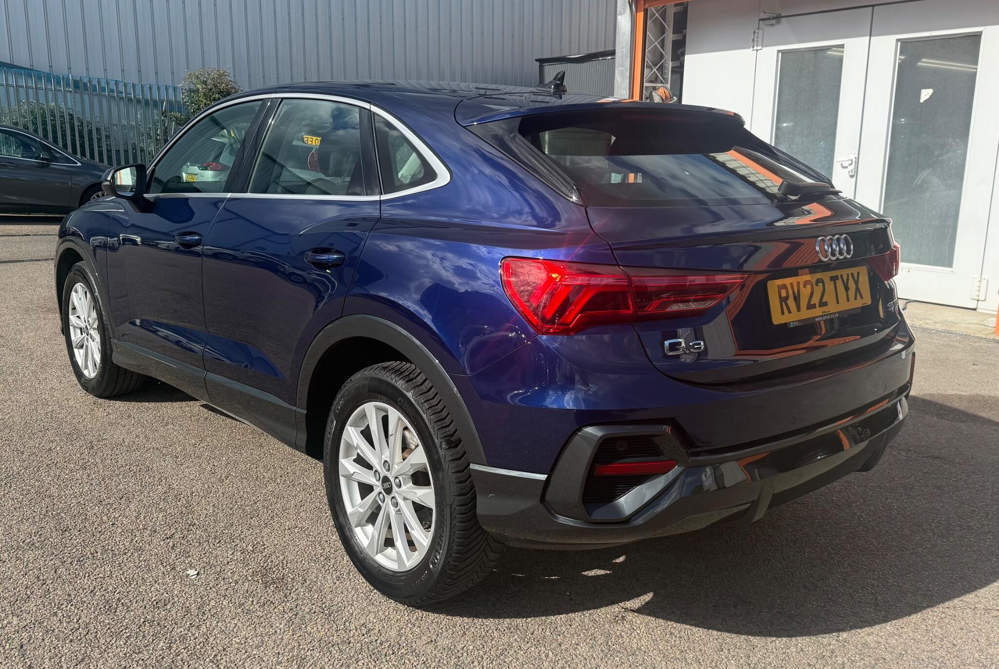 Audi Q3 view 5