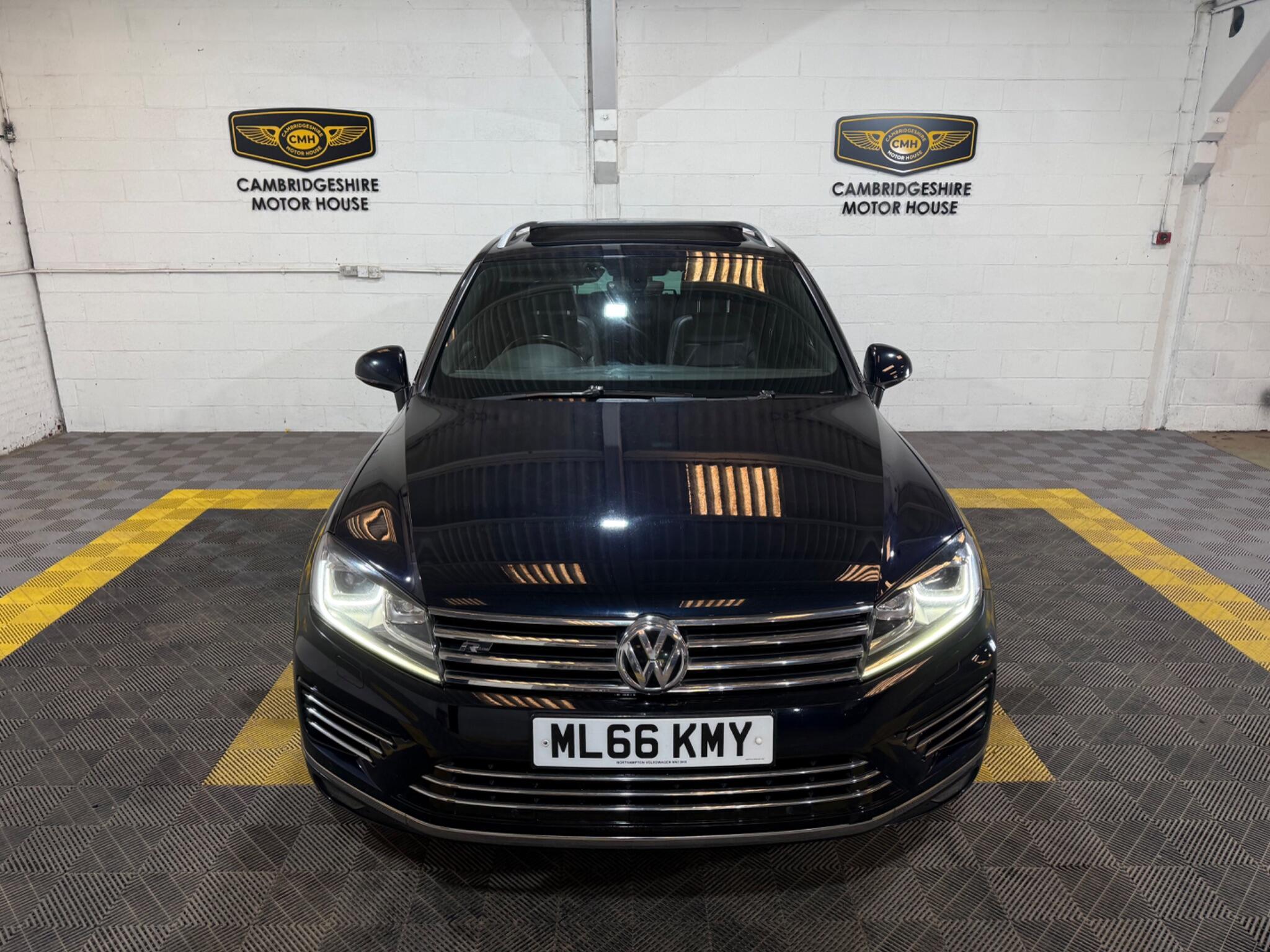Volkswagen Touareg view 23