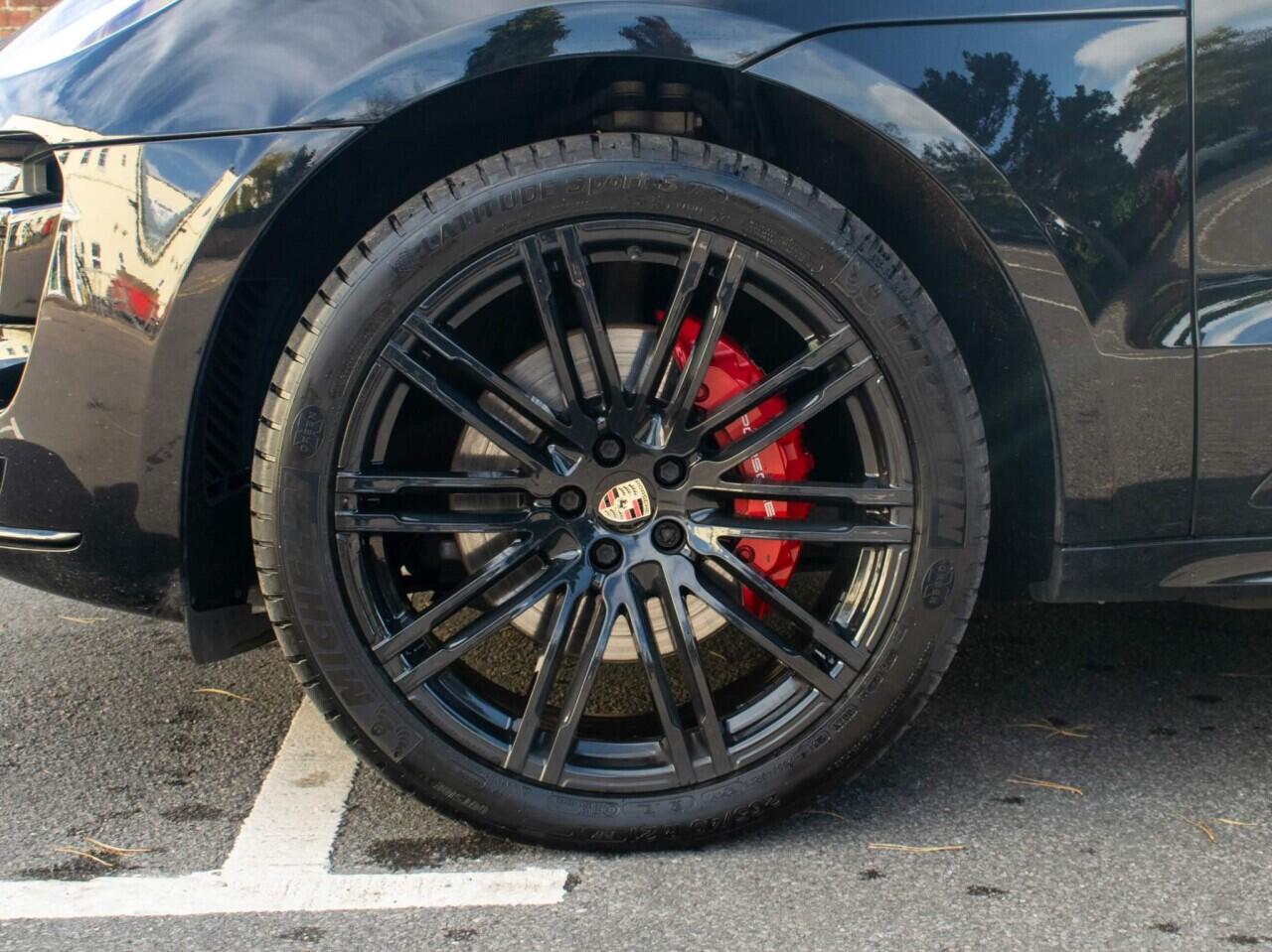 Porsche Macan view 13