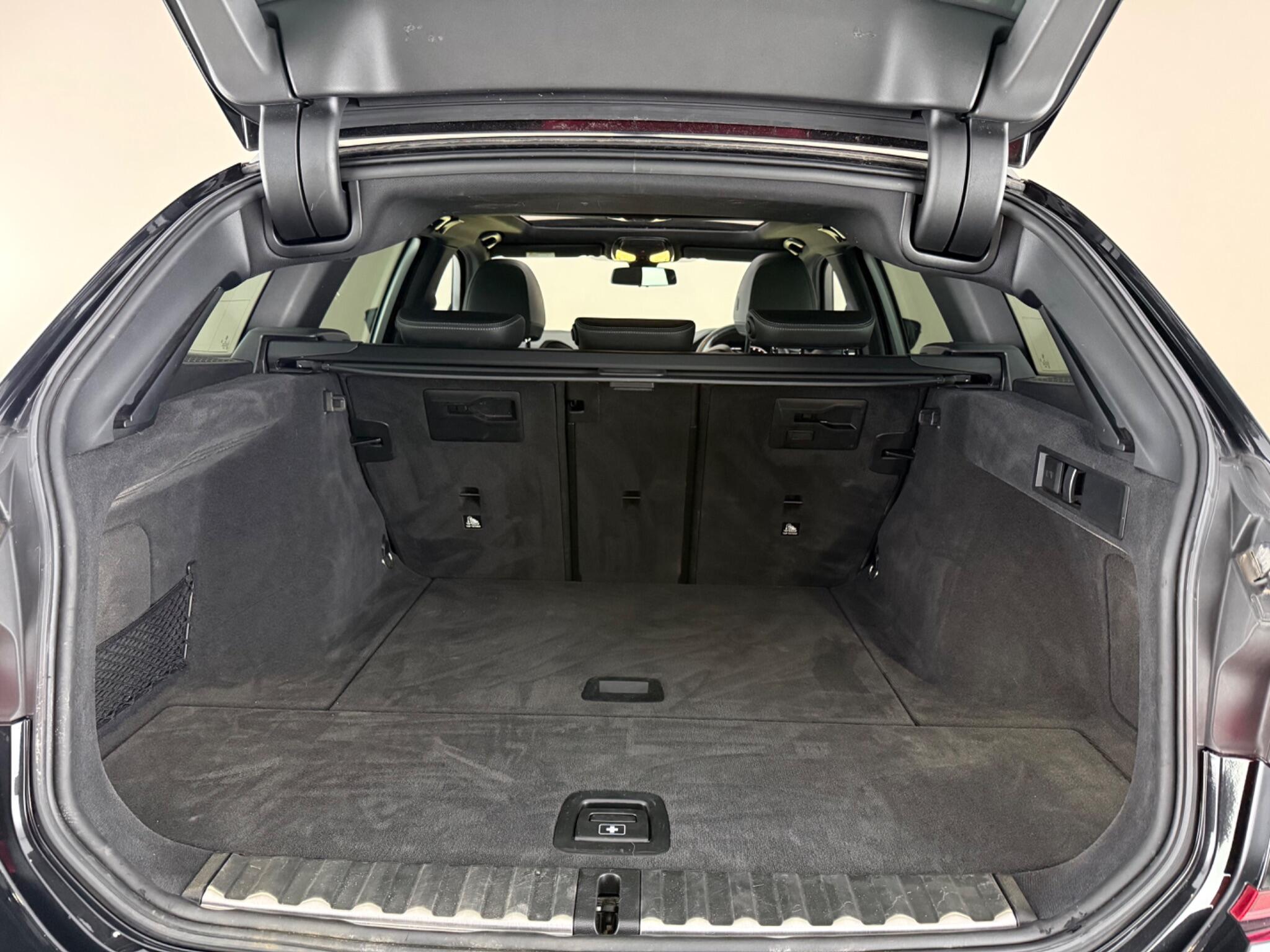 BMW 3 Series view 10