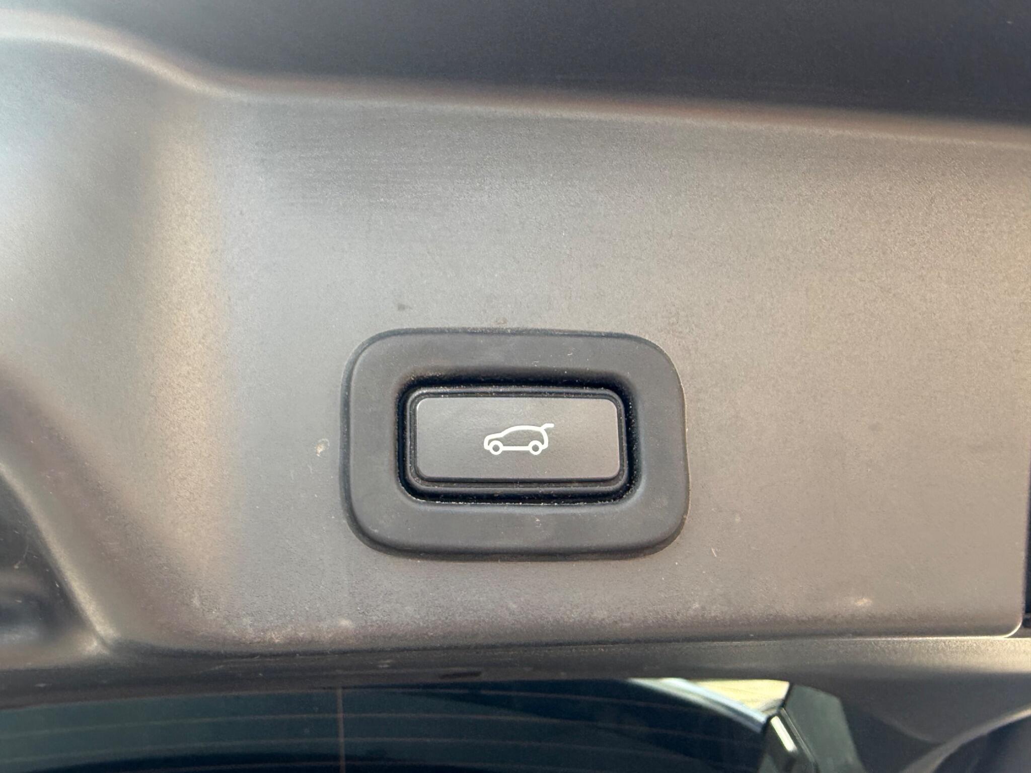 Land Rover Range Rover Evoque view 17
