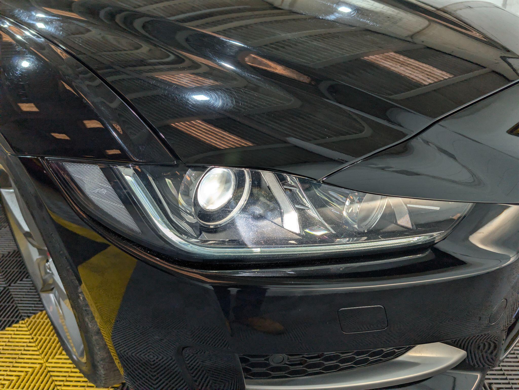 Jaguar Xe view 70