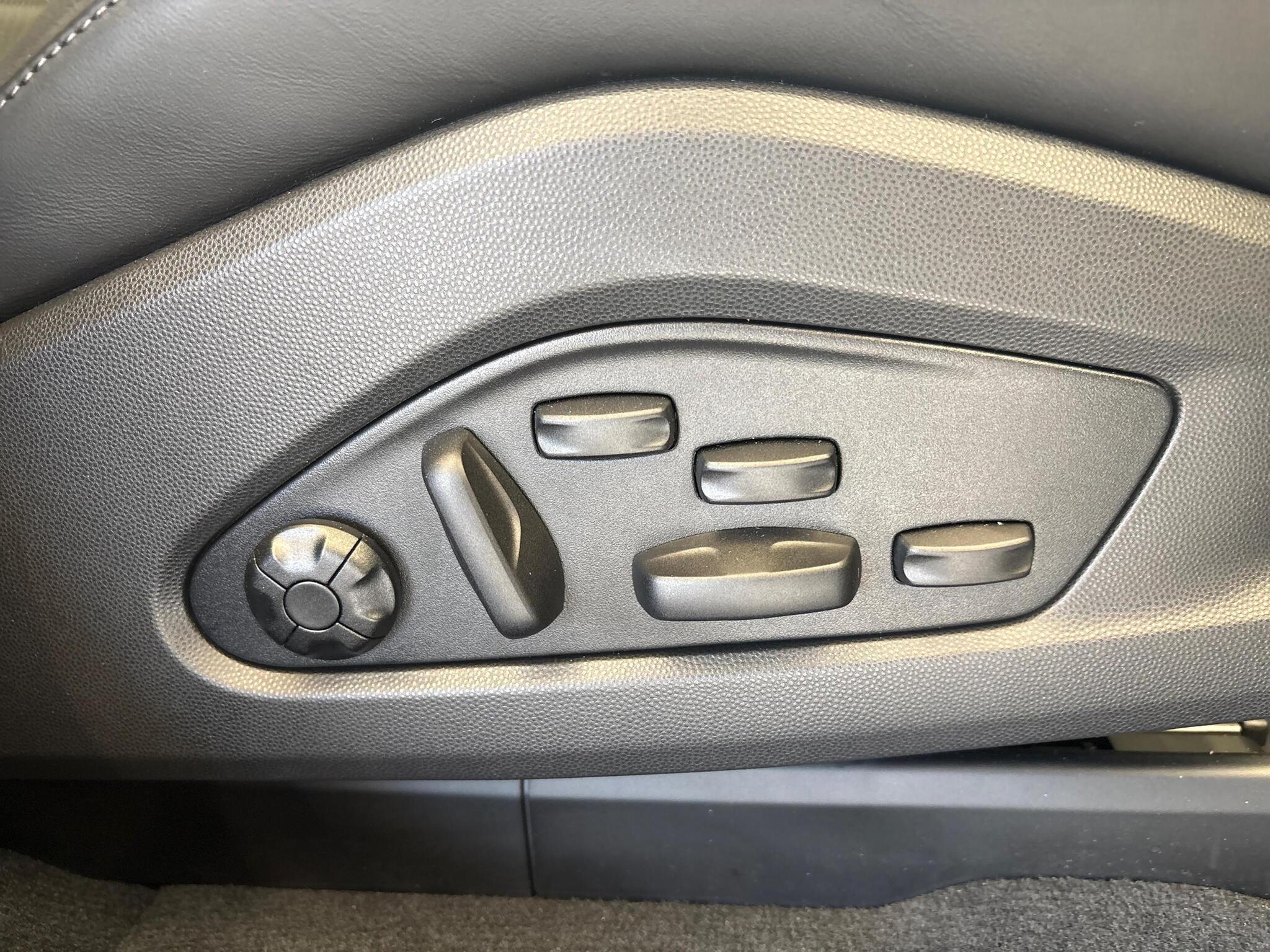 Porsche Macan view 33