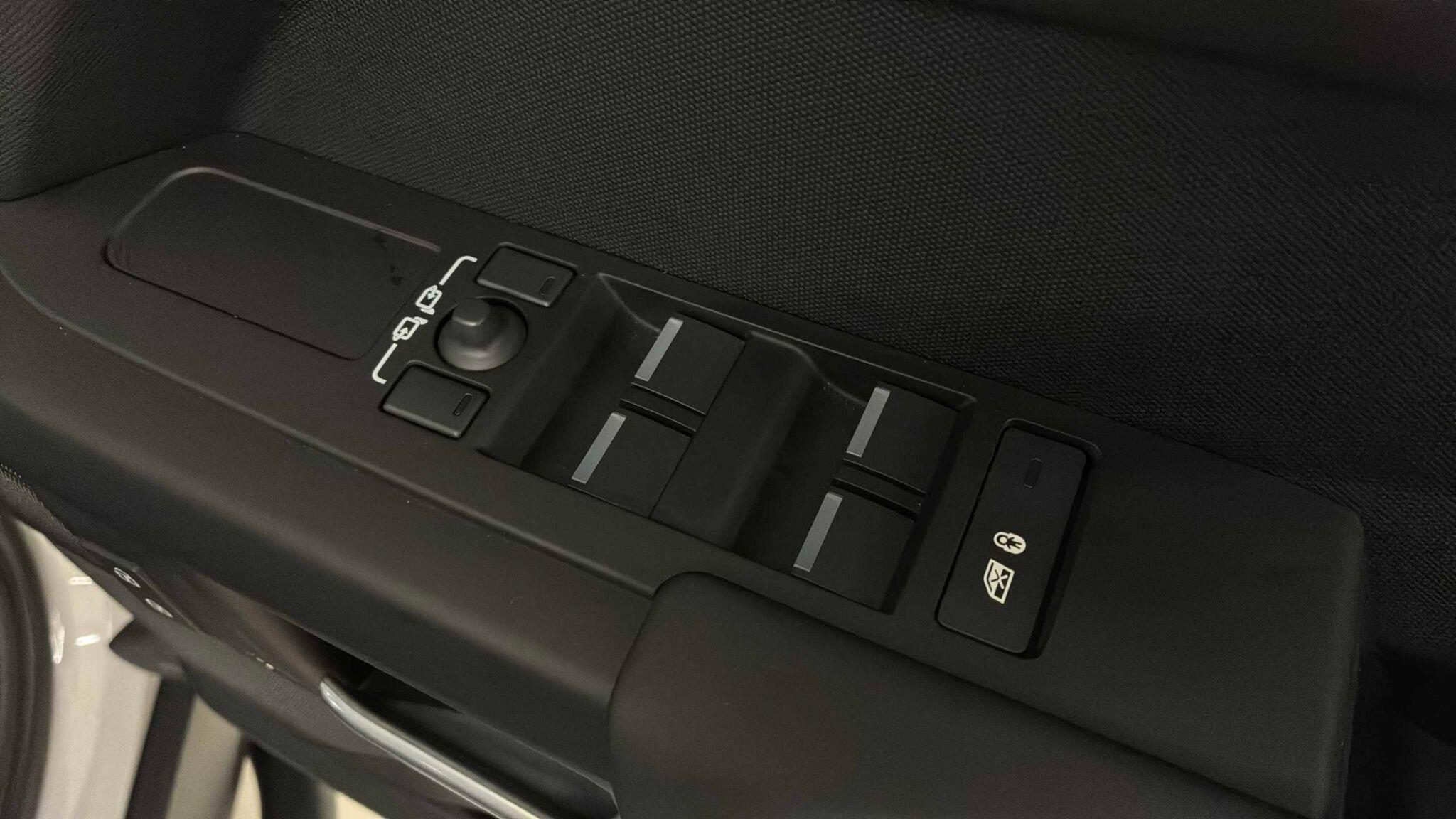 Land Rover Defender view 49
