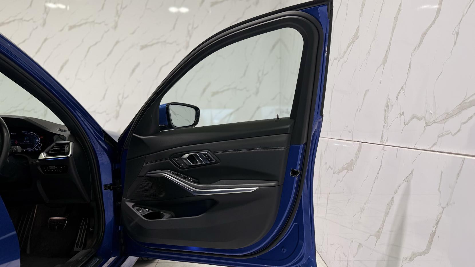 BMW 3 Series view 34
