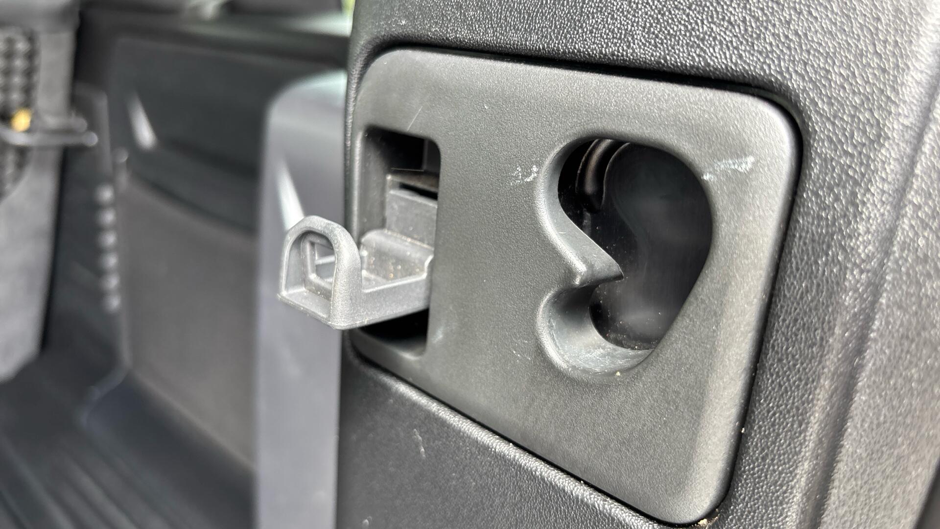Land Rover Defender view 36