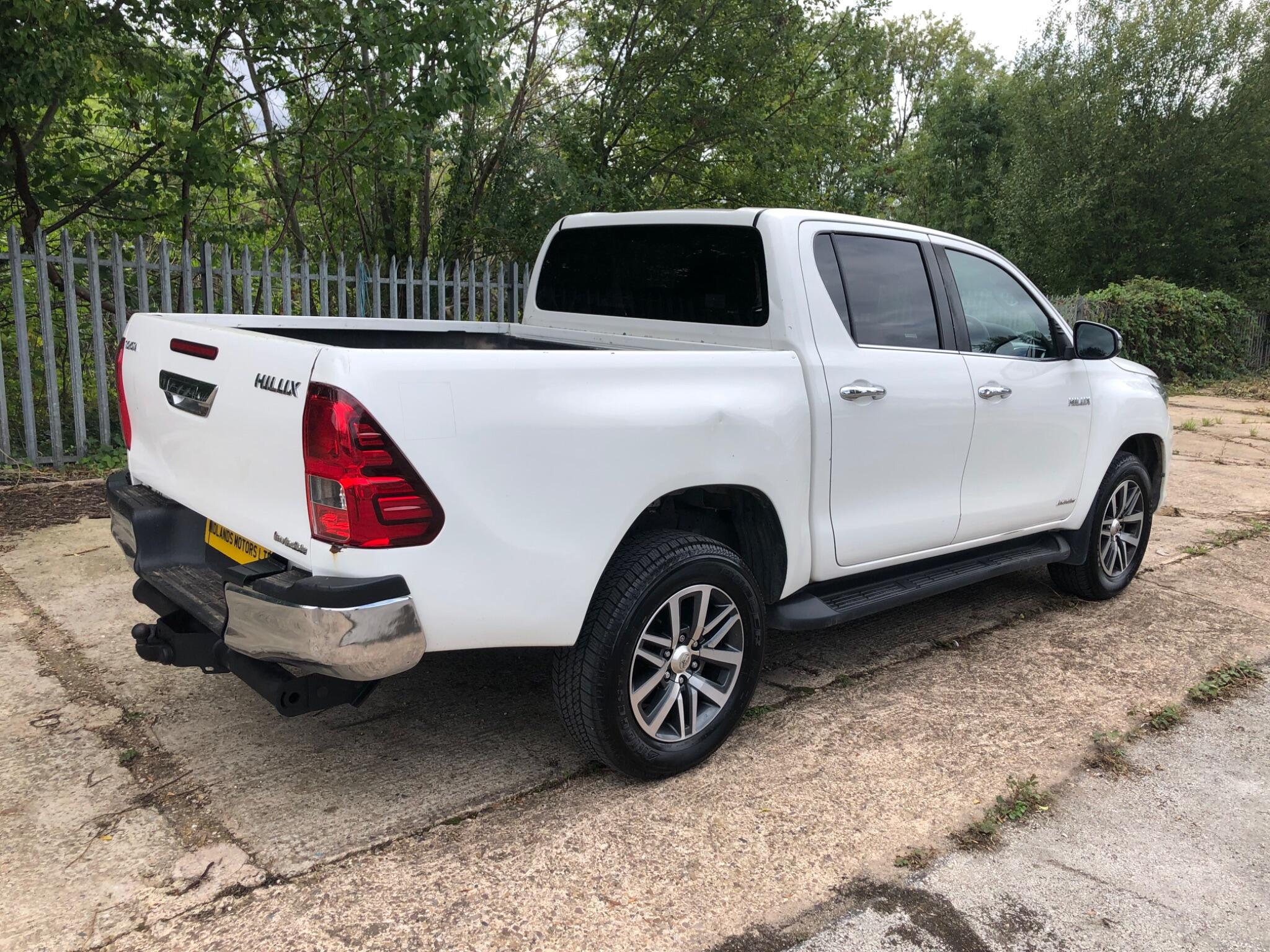 Toyota Hilux view 7