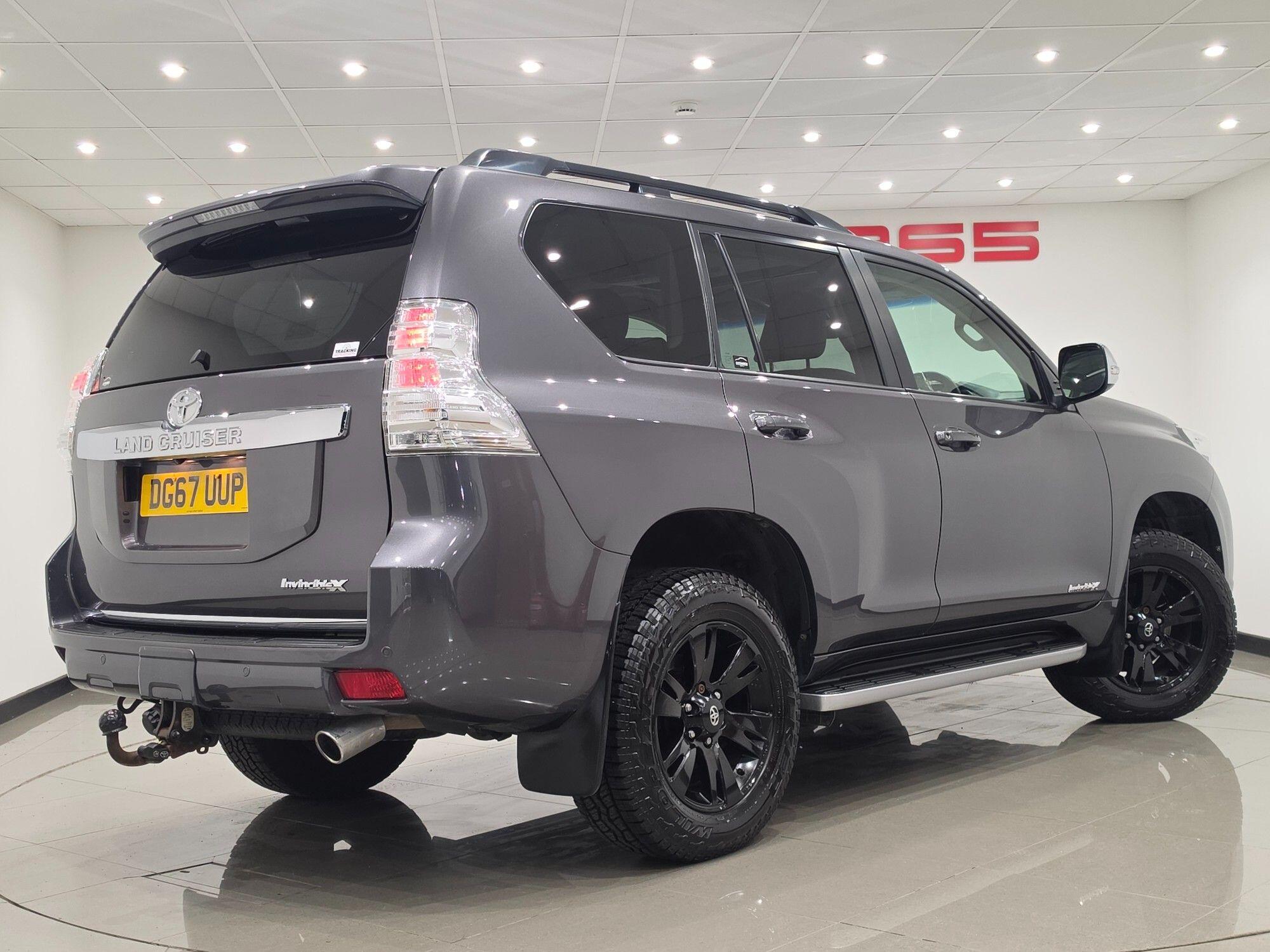 Toyota Land Cruiser view 8