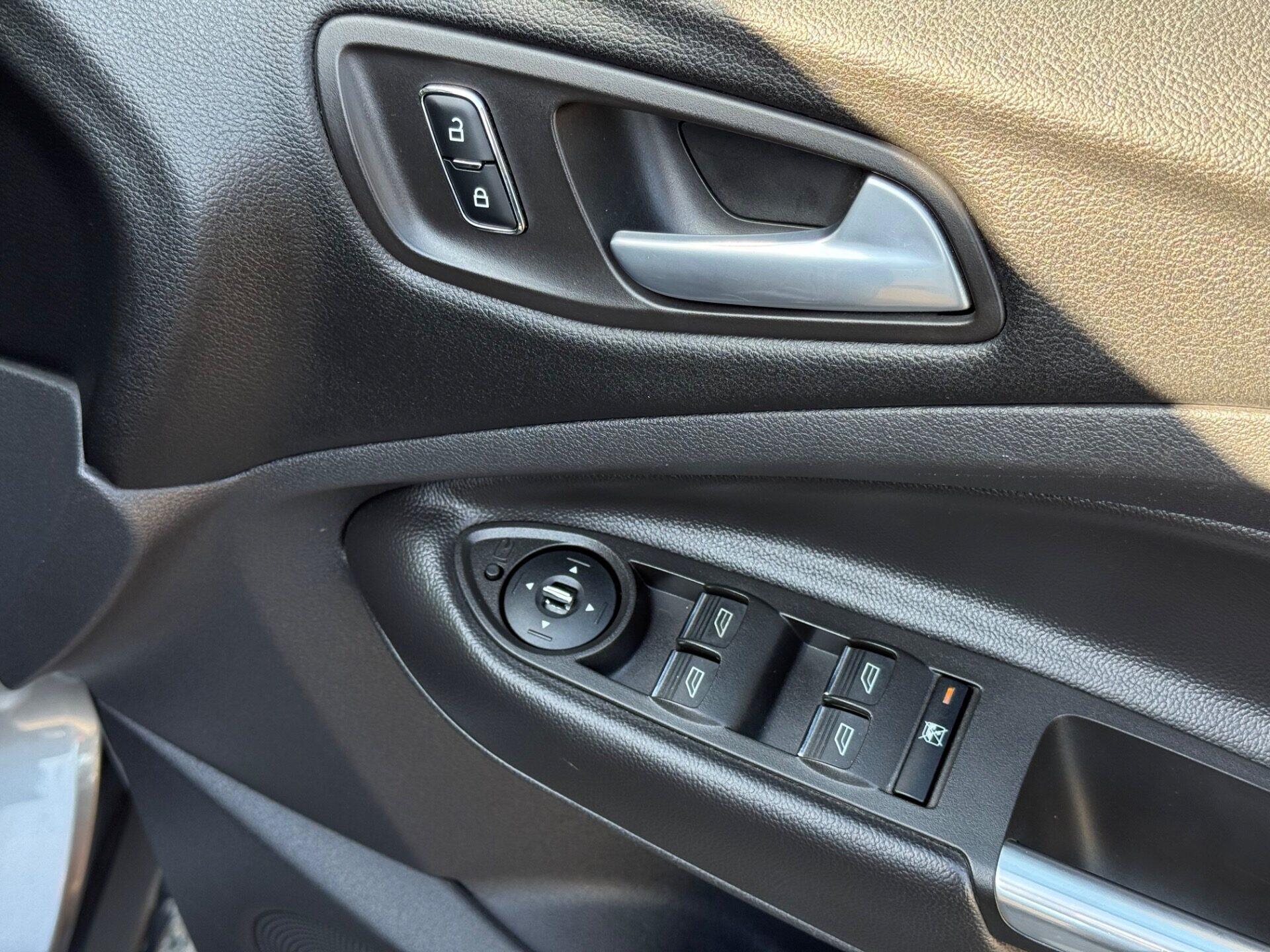 Ford Kuga view 32