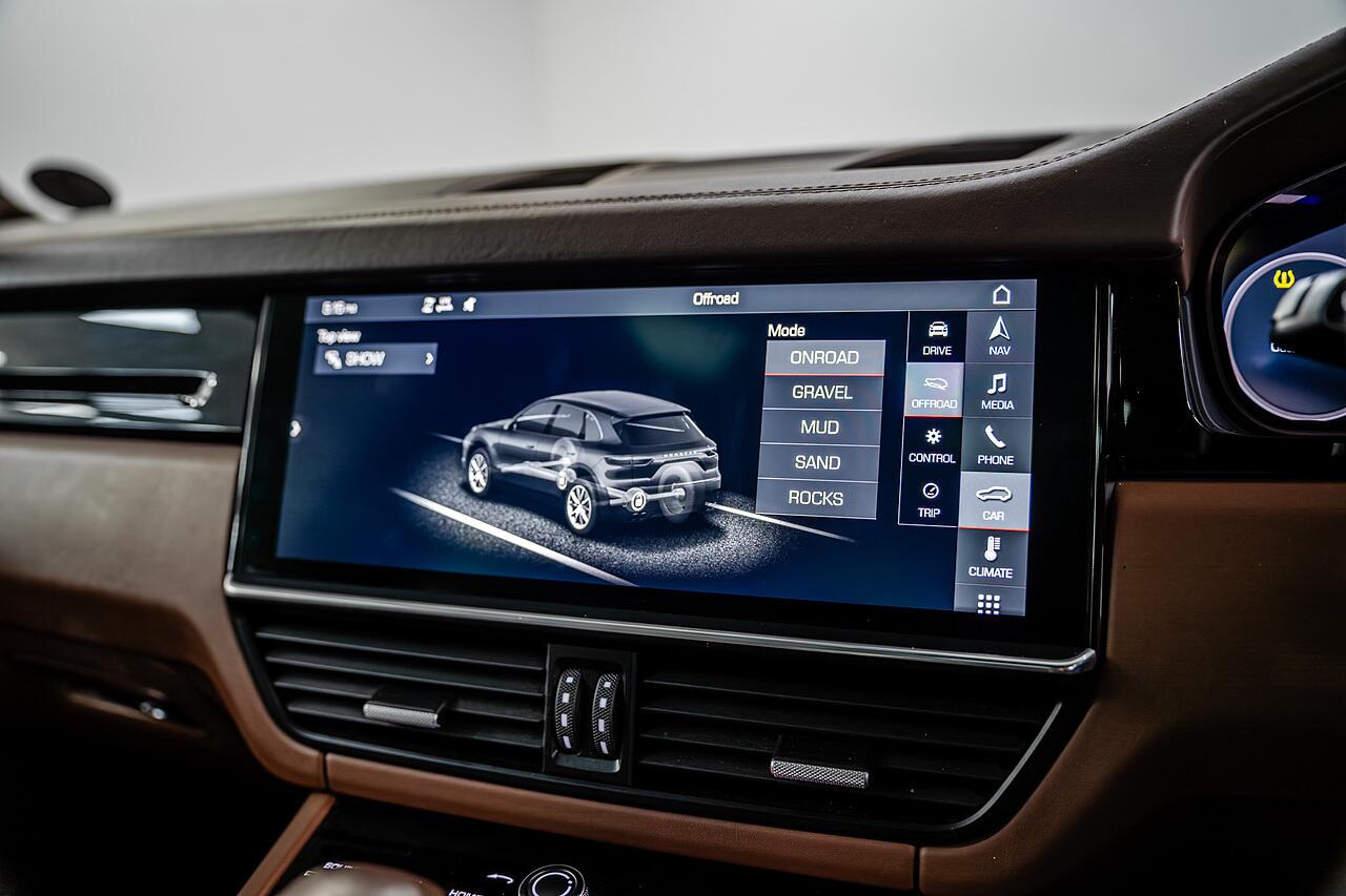 Porsche Cayenne view 15