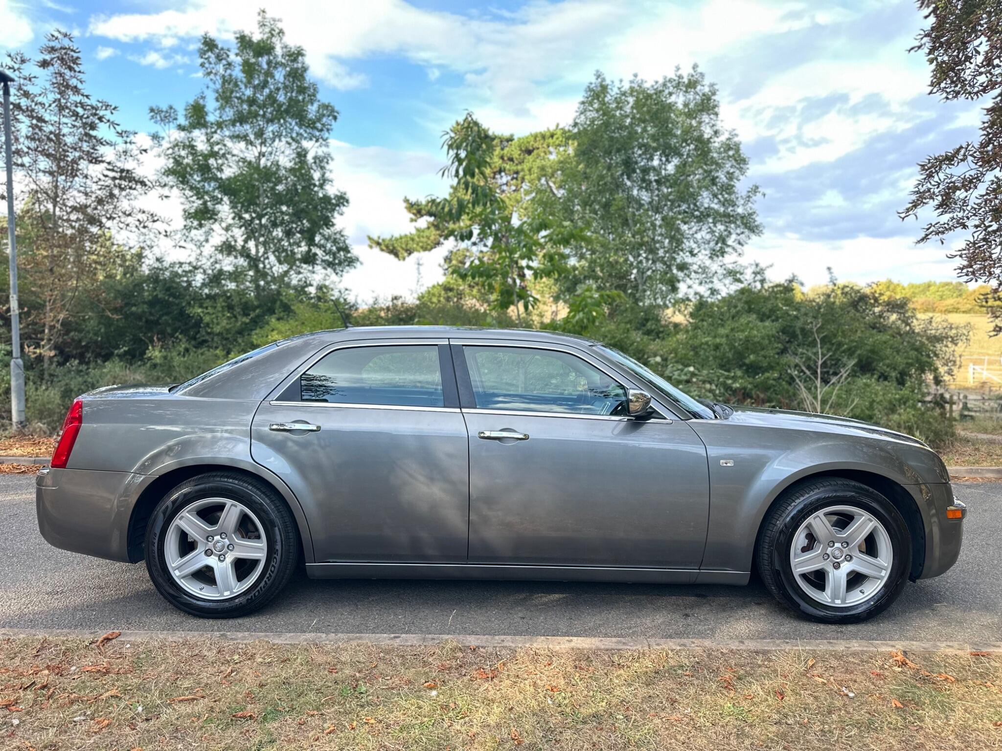 2008 Chrysler 300C image 15