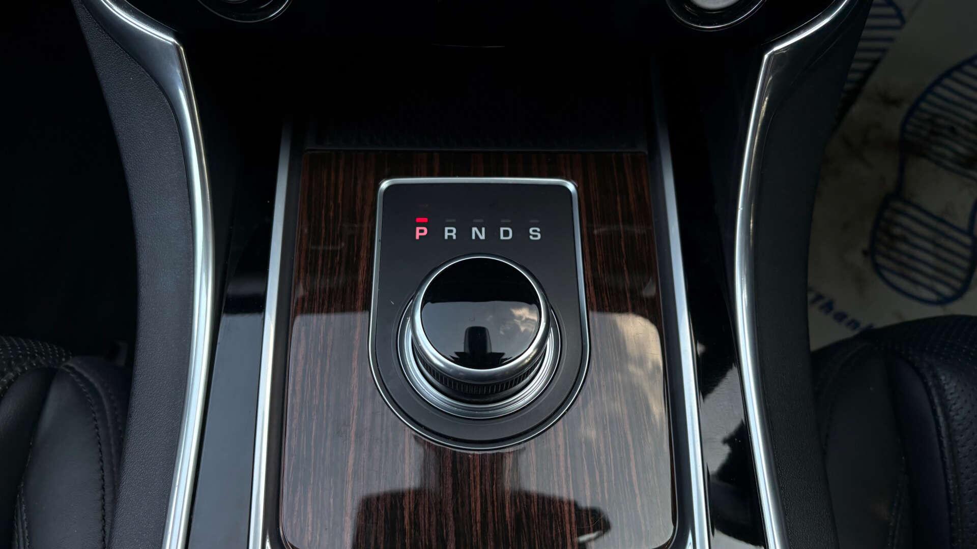 Jaguar XF view 29